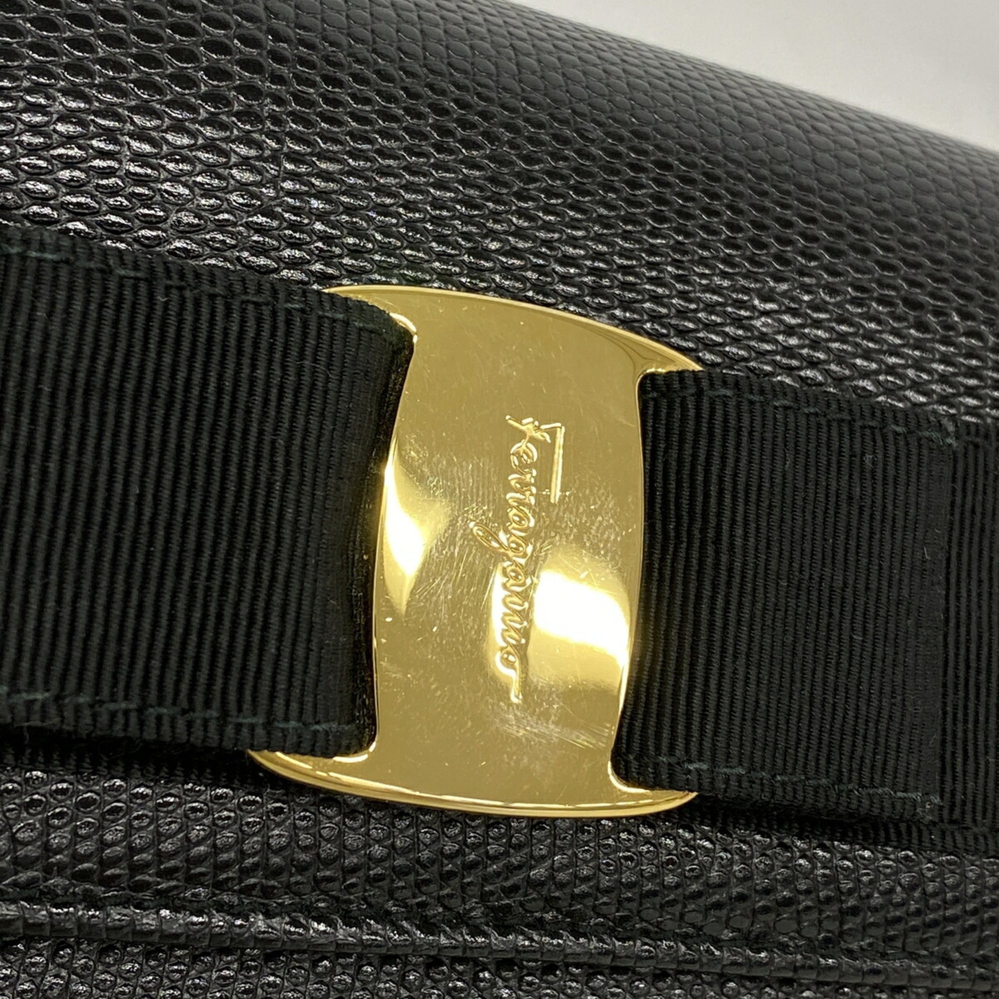 Salvatore Ferragamo Black Leather Shoulder Bag (Pre-Owned)
