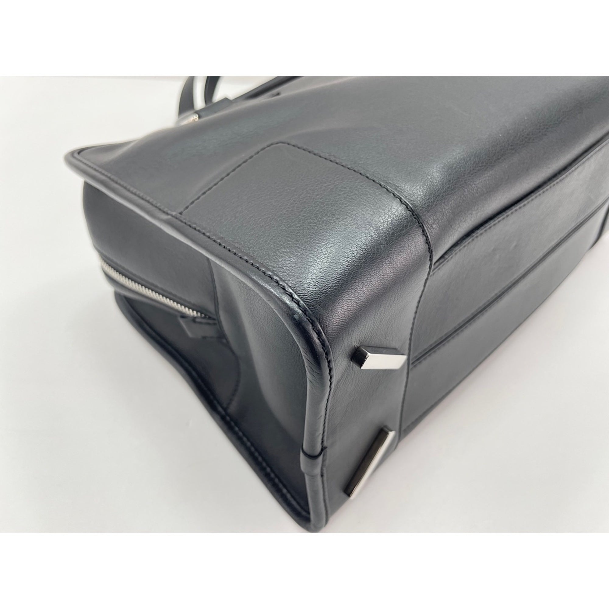 Loewe Black Handbag (Pre-Owned)