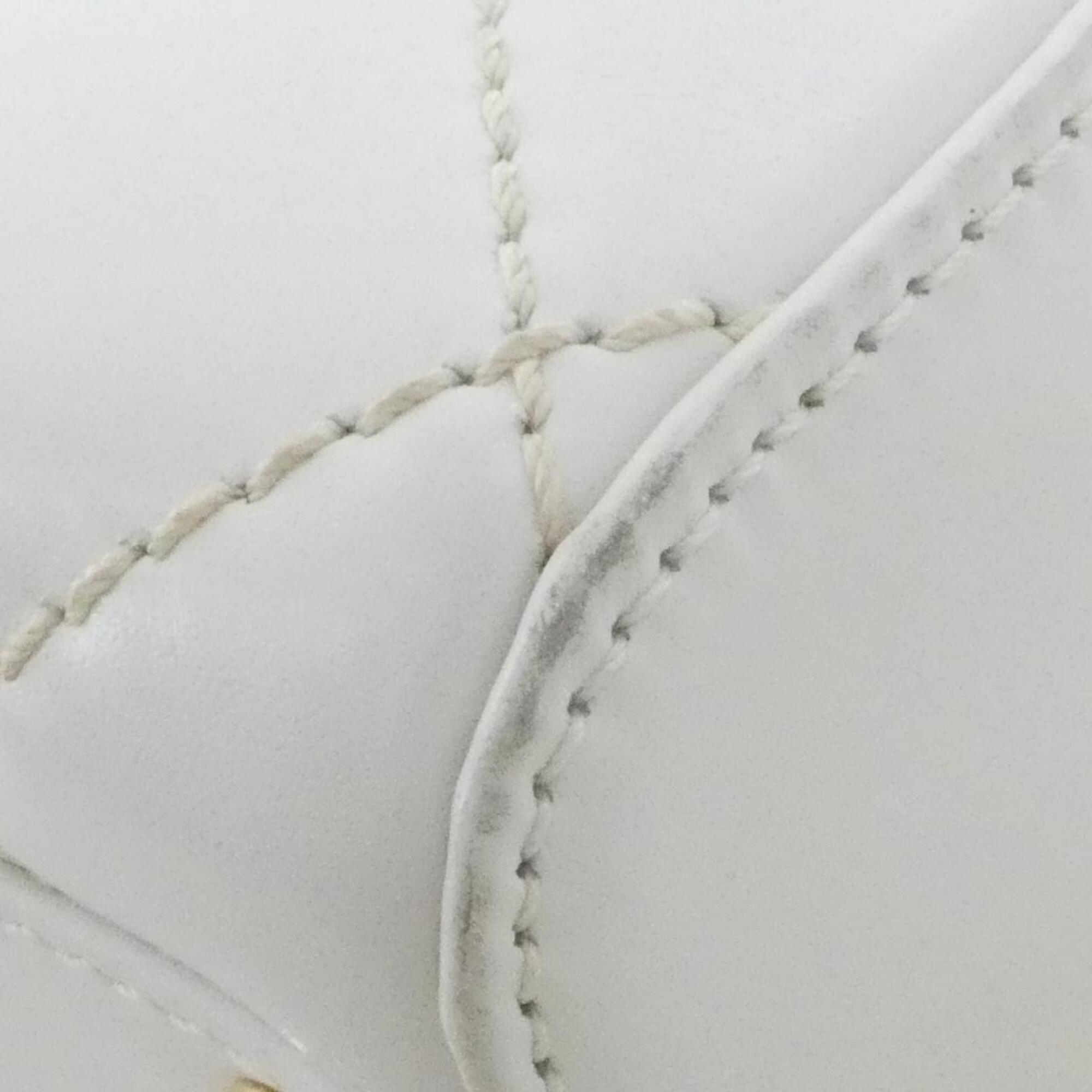 Chanel Wild Stitch White Leather Handbag (Pre-Owned)