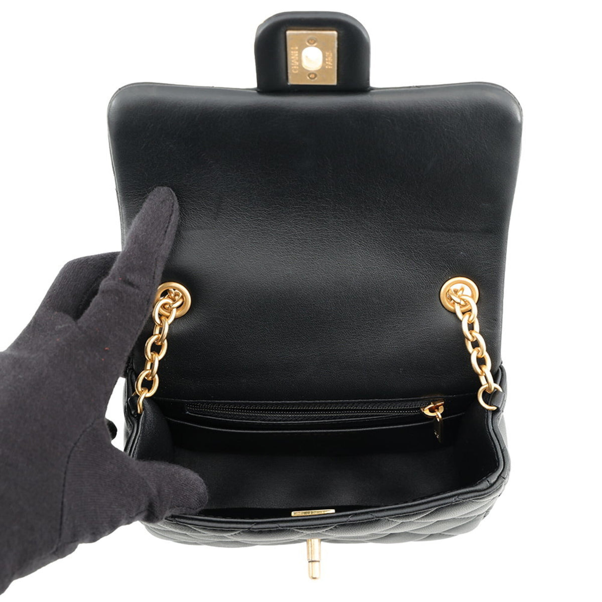 Chanel Black Leather Shoulder Bag (Pre-Owned)