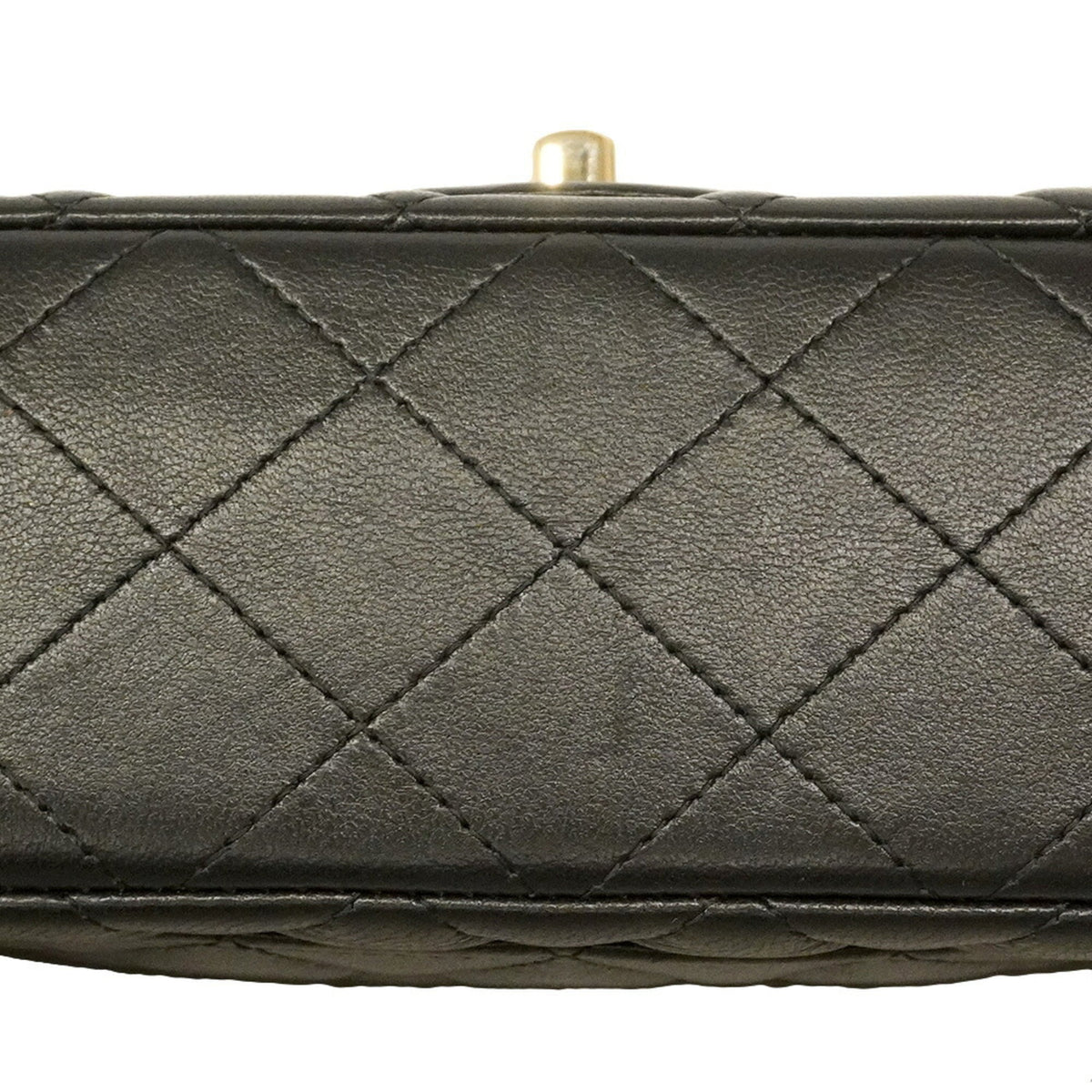Chanel Black Leather Shoulder Bag (Pre-Owned)
