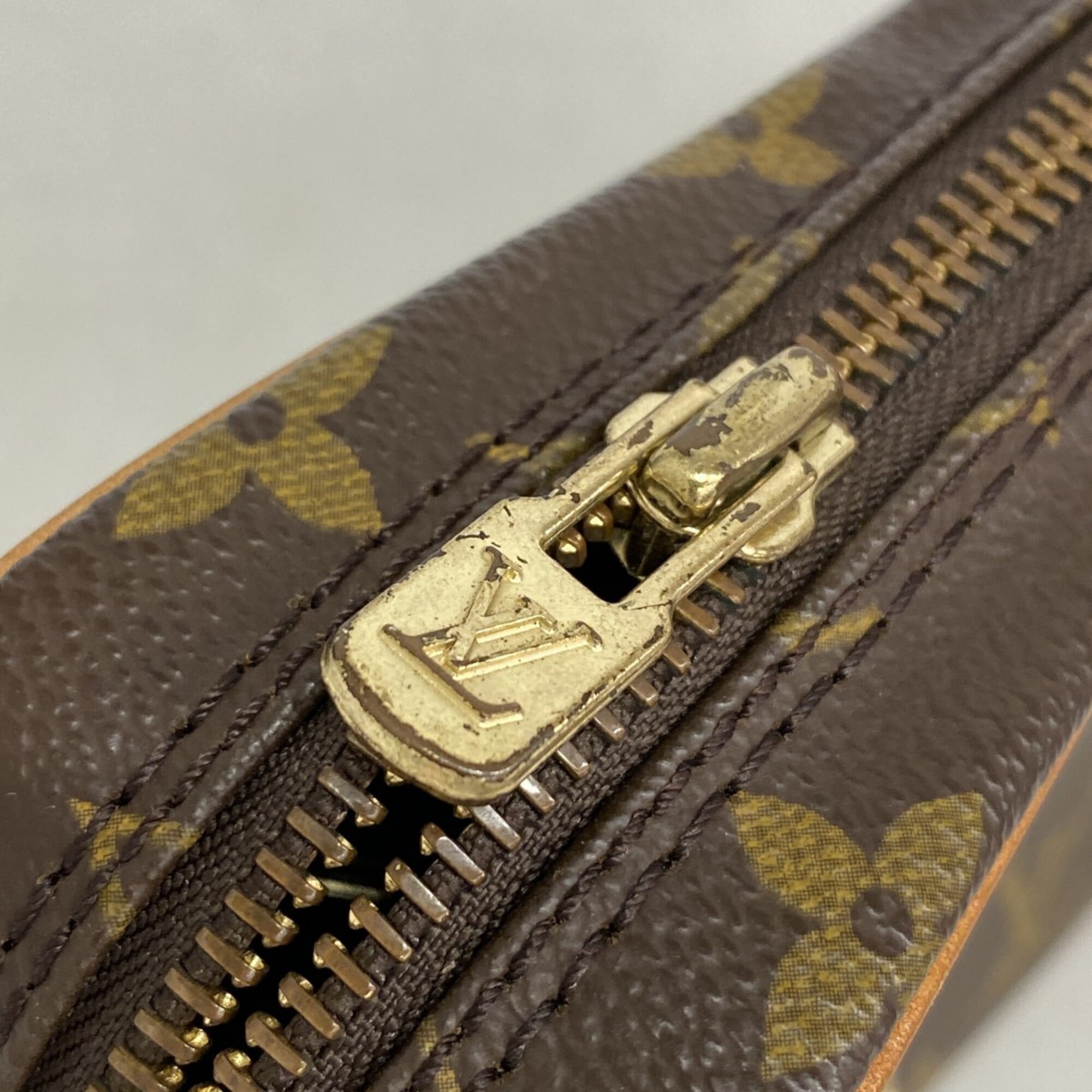 Louis Vuitton Brown Clutch Bag (Pre-Owned)