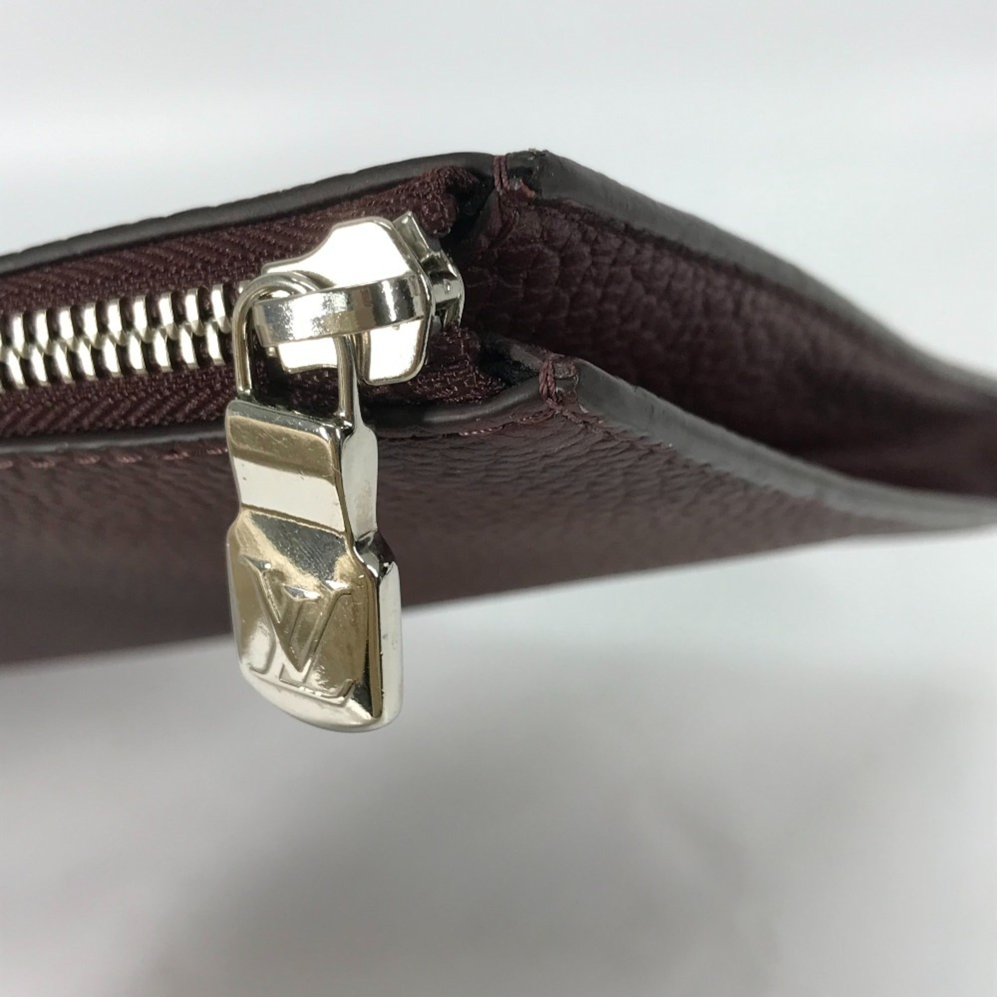 Louis Vuitton Brown Leather Clutch Bag Pochette (Pre-Owned)