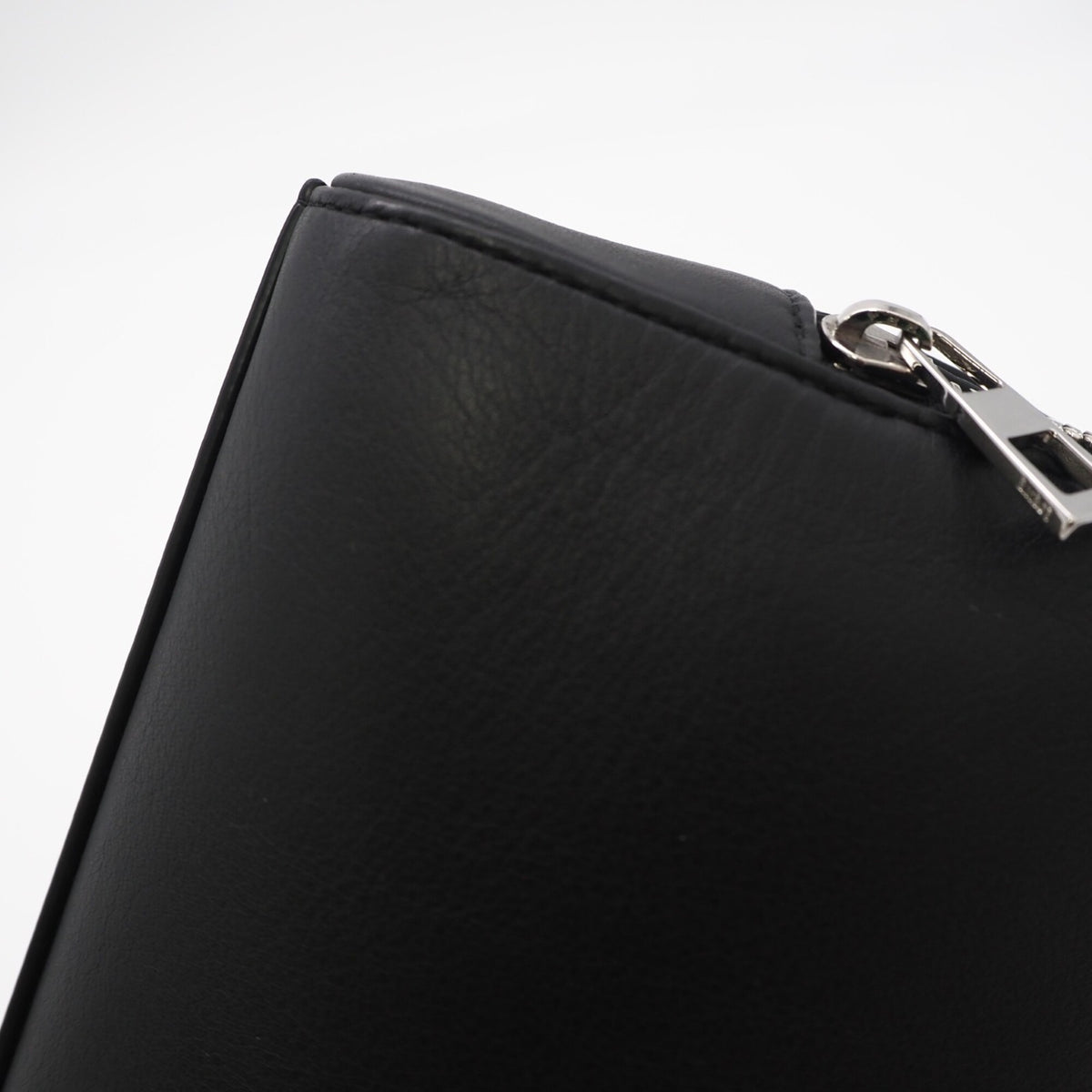 Loewe Black Leather Shoulder Bag (Pre-Owned)