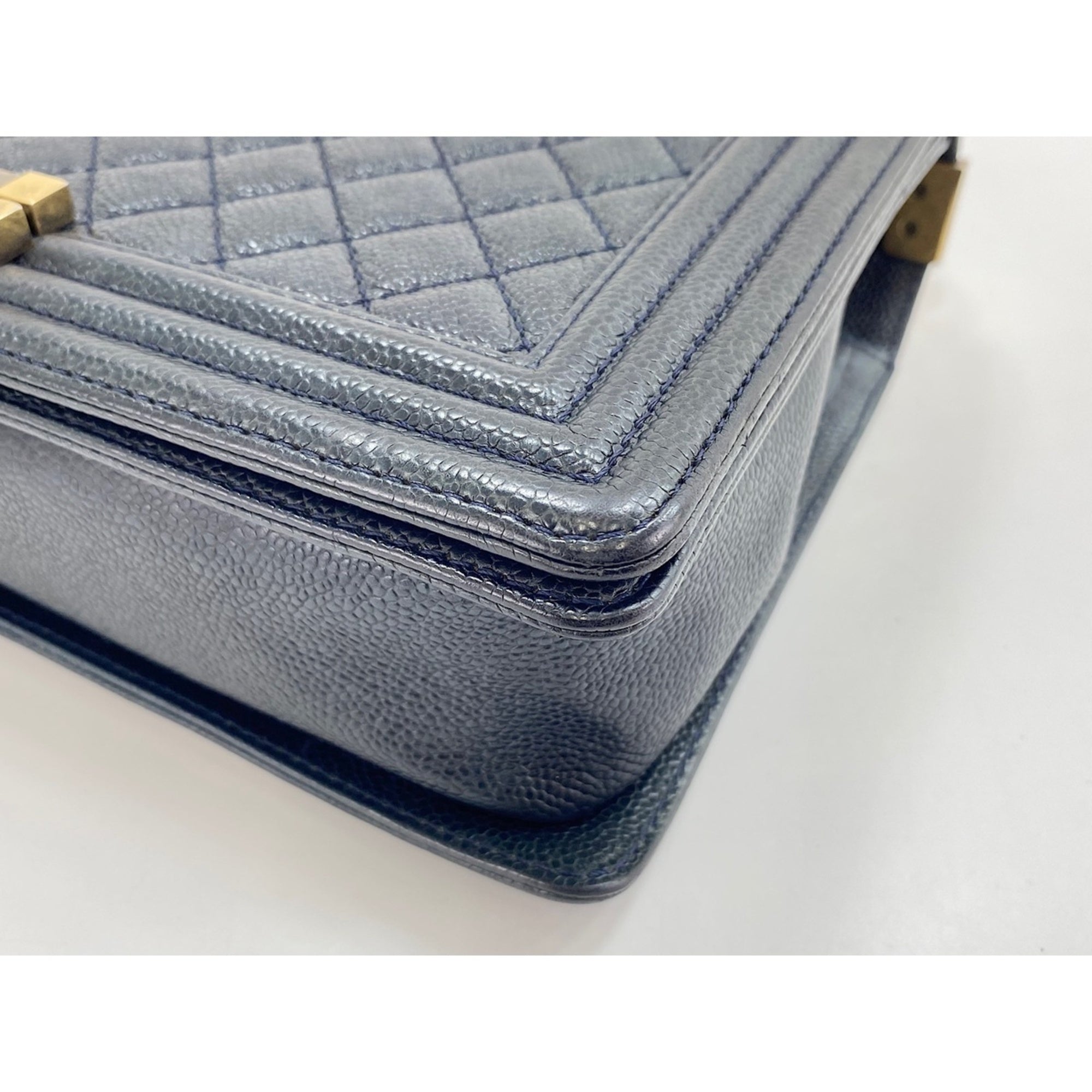 Chanel Navy Shoulder Bag (Pre-Owned)