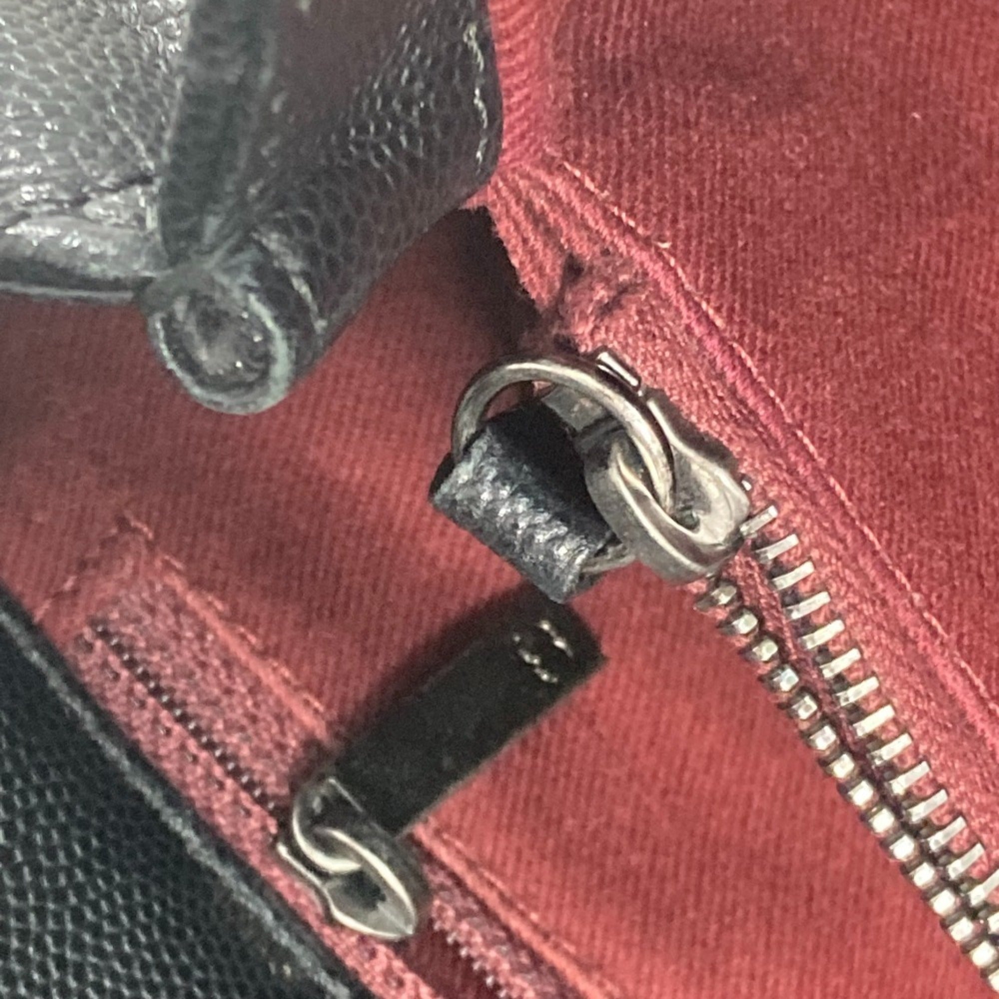 Chanel Black Leather Handbag (Pre-Owned)