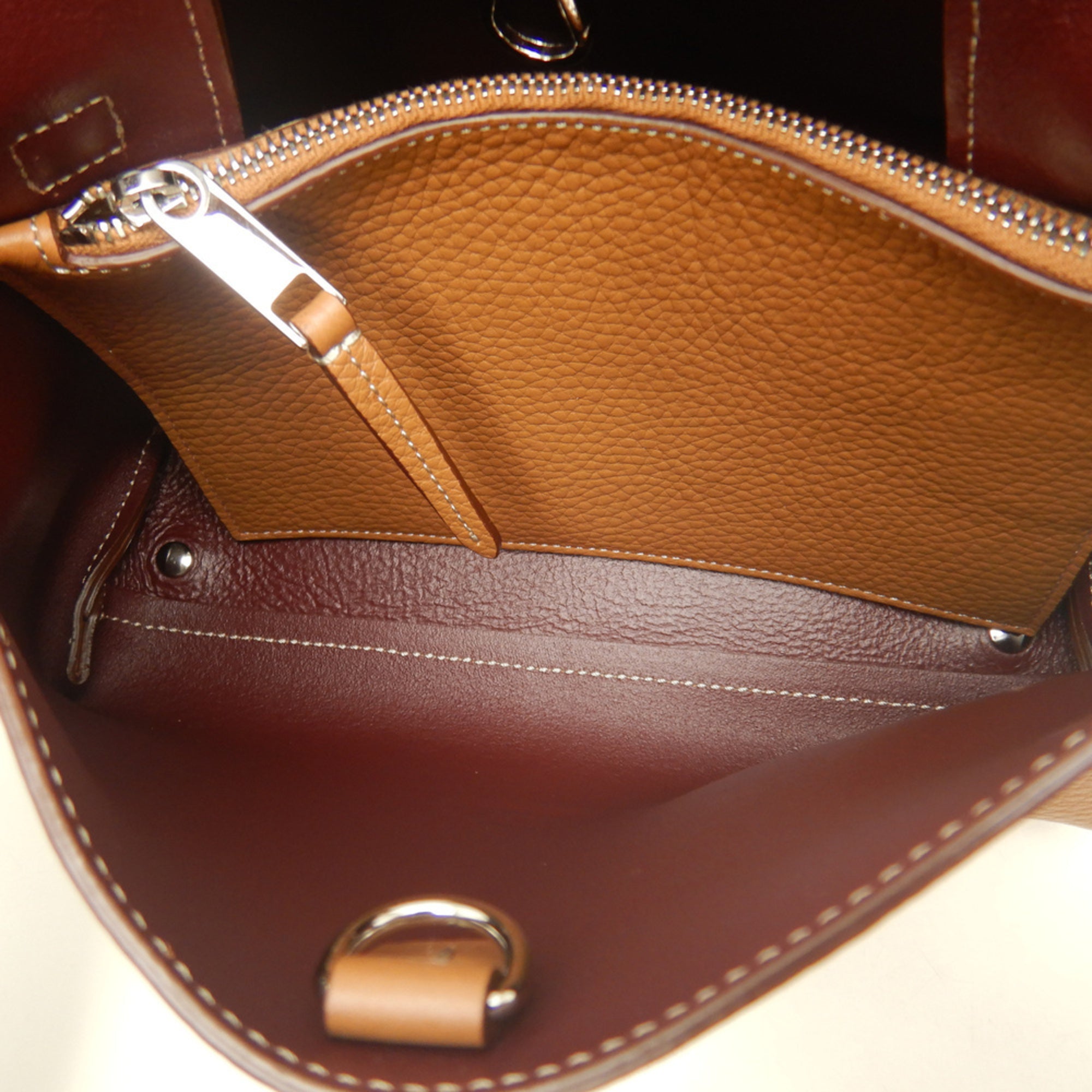 Tod's Brown Leather Handbag (Pre-Owned)