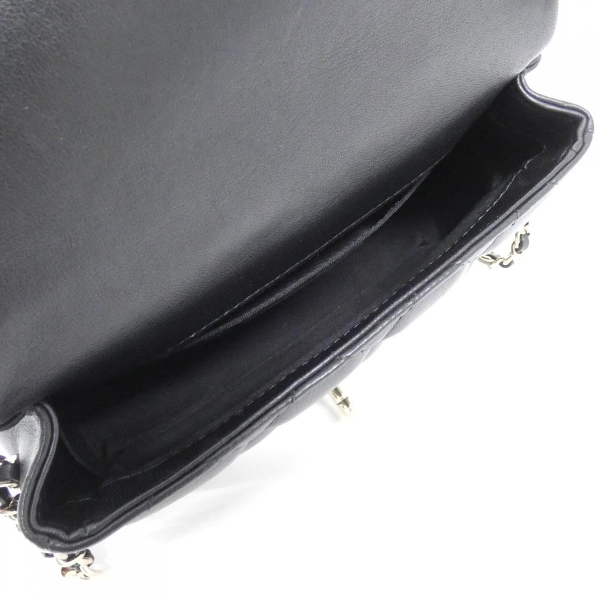 Chanel Black Artificial Pearl Leather Shoulder Bag (Pre-Owned)