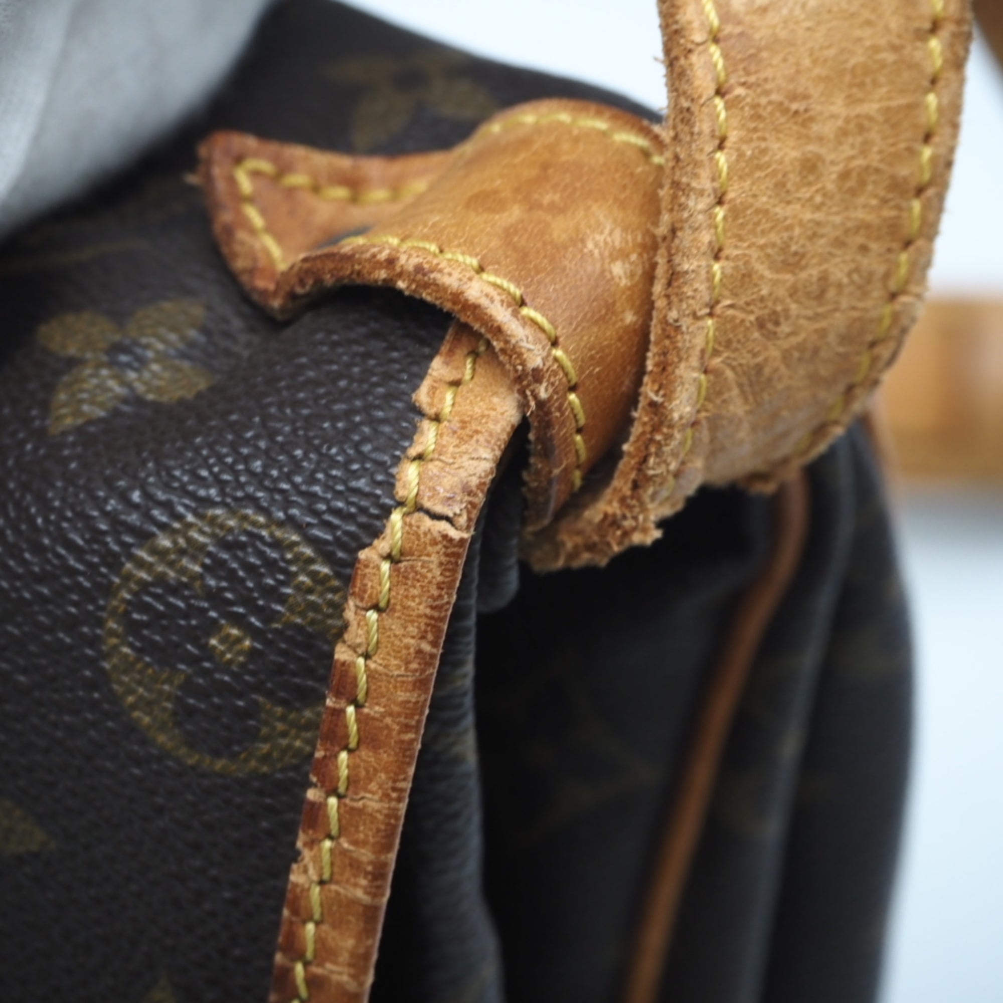 Louis Vuitton Brown Monogram Monogram Shoulder Bag (Pre-Owned)