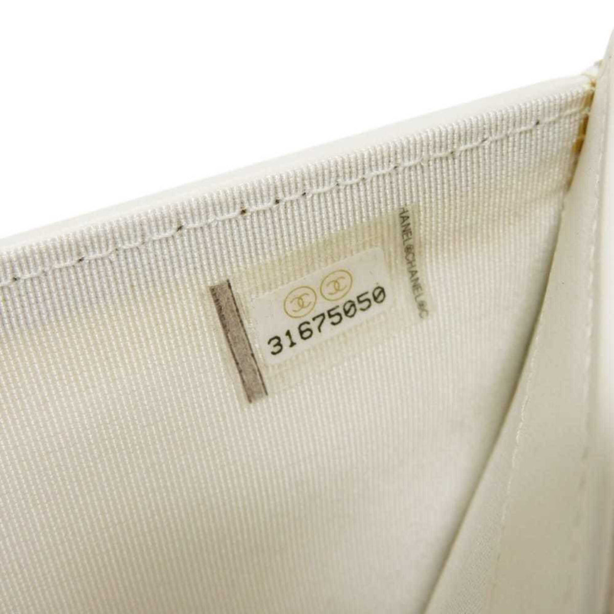 Chanel White Leather Wallet (Tri-Fold) (Pre-Owned)