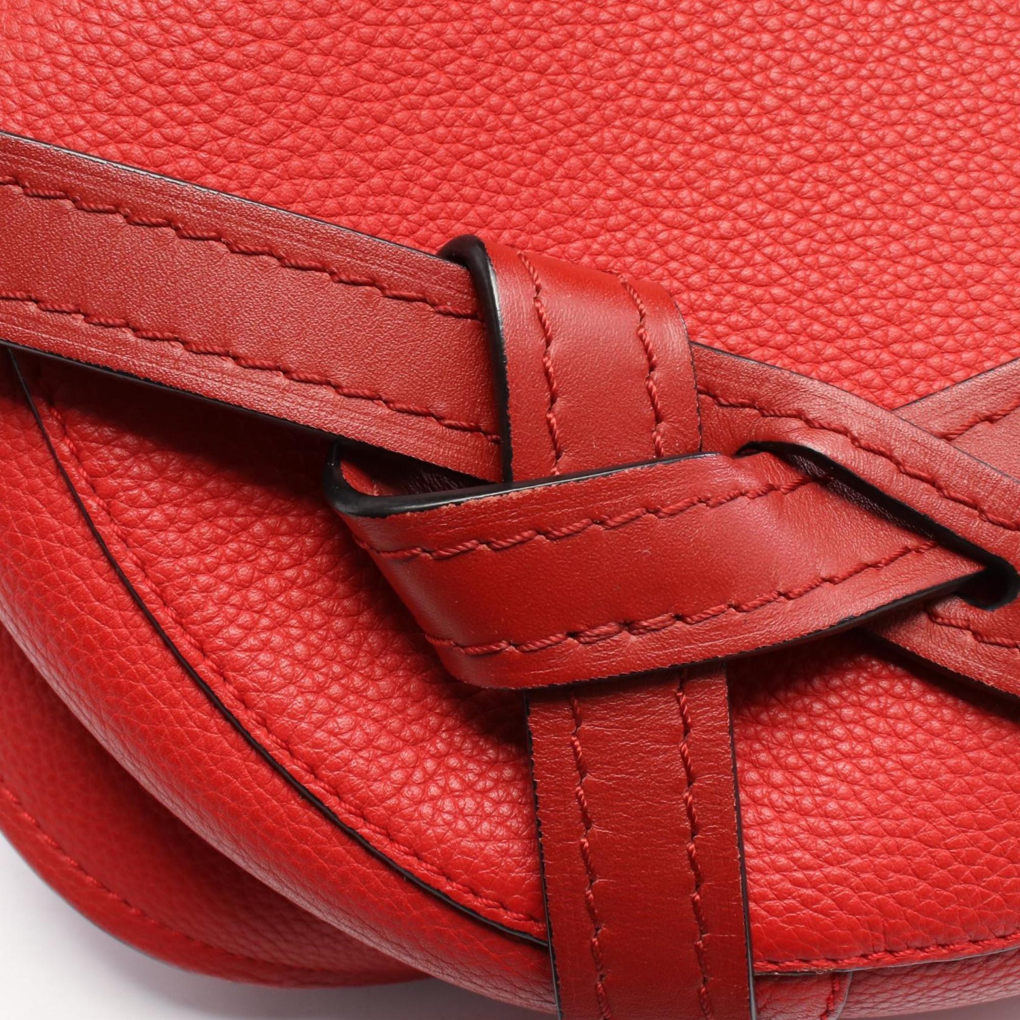 Loewe Red Color Leather Shoulder Bag (Pre-Owned)
