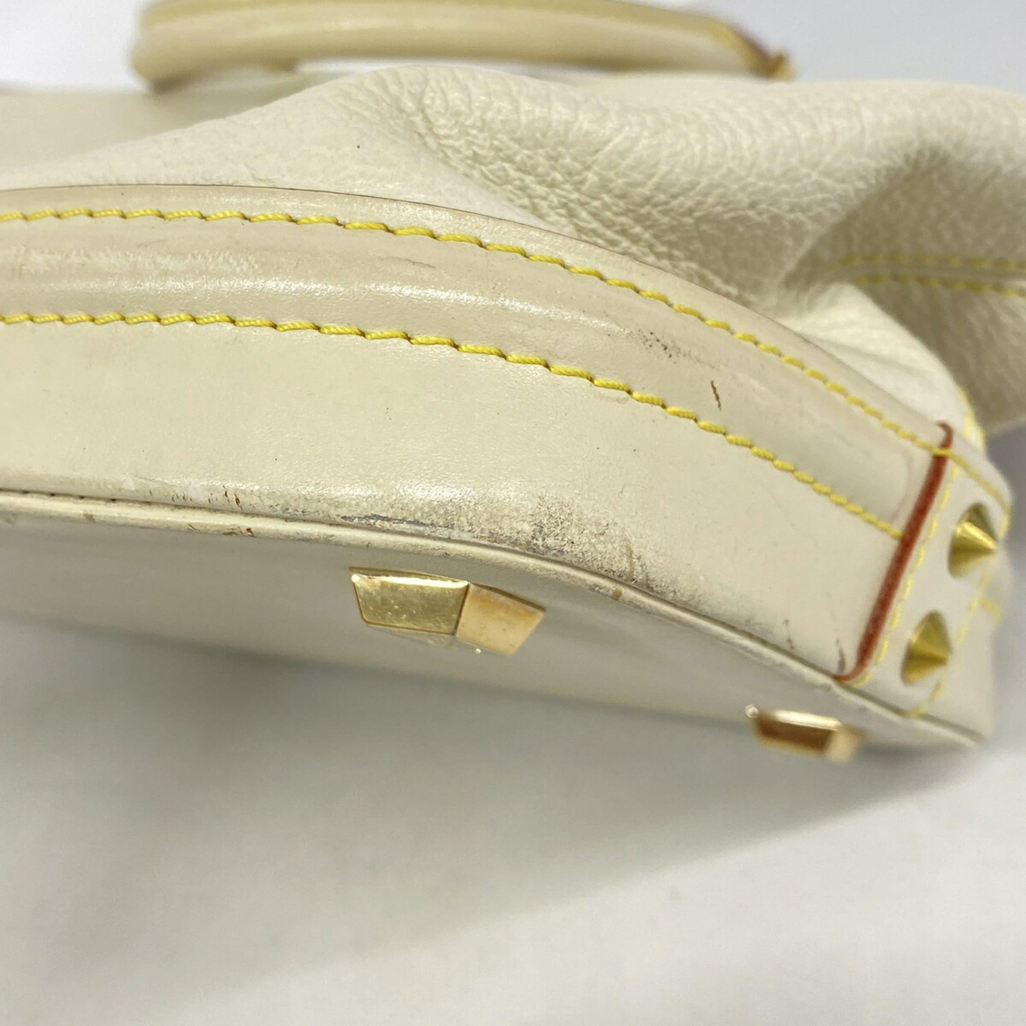 Louis Vuitton Blanc Handbag (Pre-Owned)