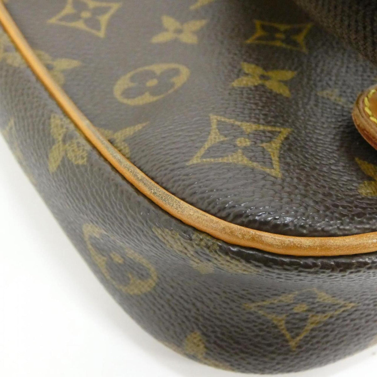 Louis Vuitton Marron Coated Canvas Shoulder Bag Sling Bag (Pre-Owned)
