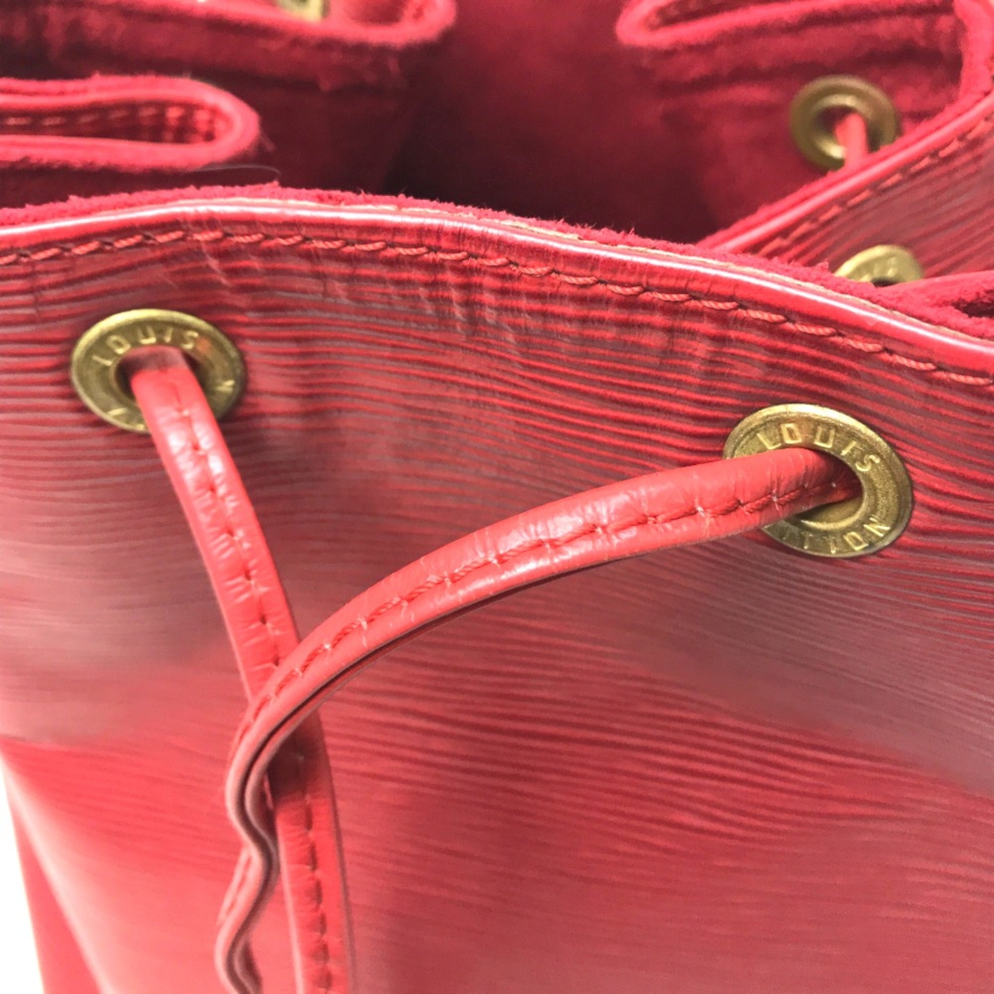 Louis Vuitton Red Leather Shoulder Bag (Pre-Owned)