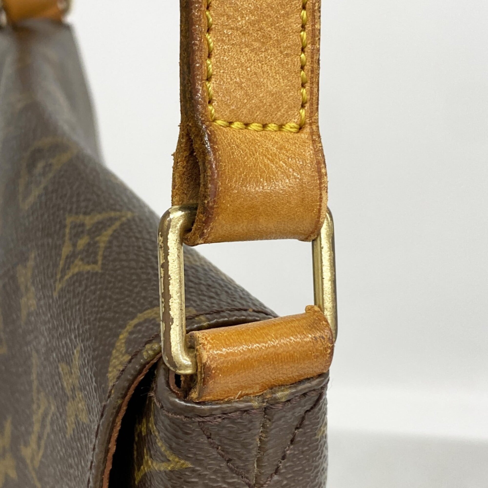Louis Vuitton Brown Shoulder Bag (Pre-Owned)
