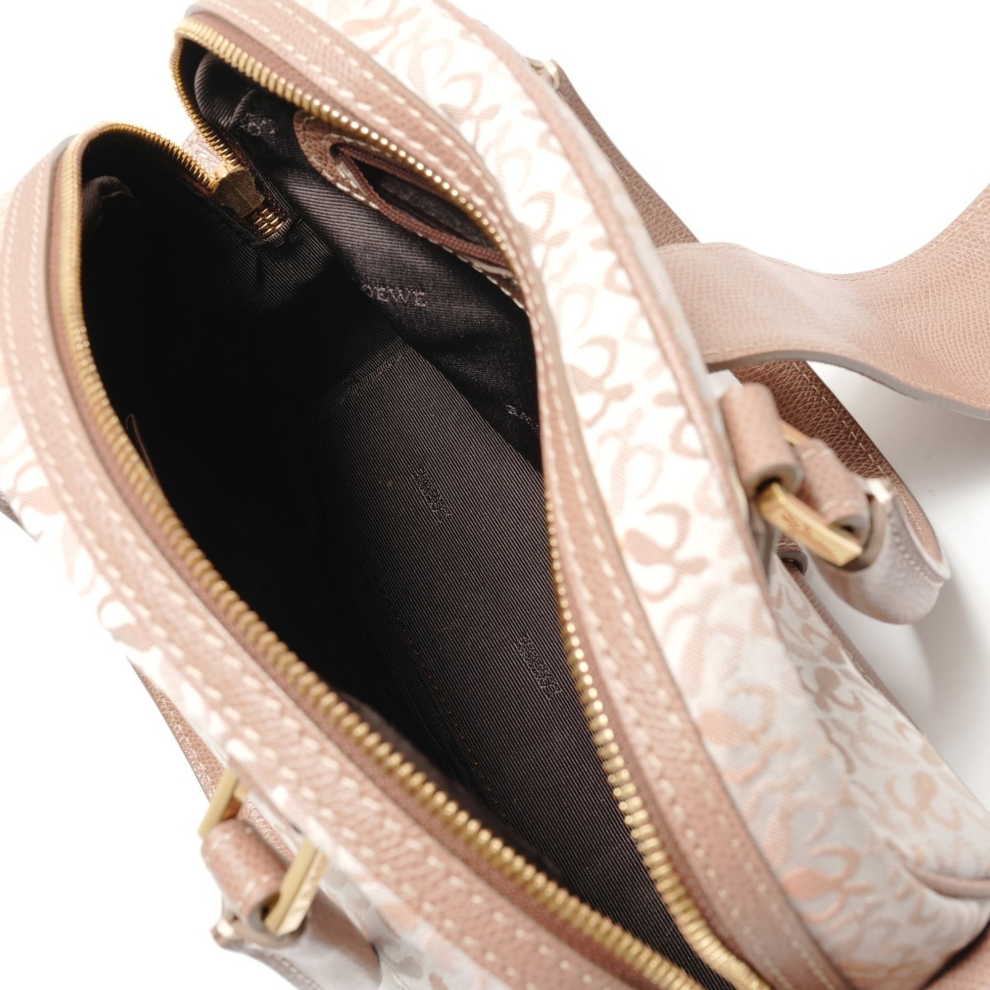 Loewe Beige Handbag (Pre-Owned)