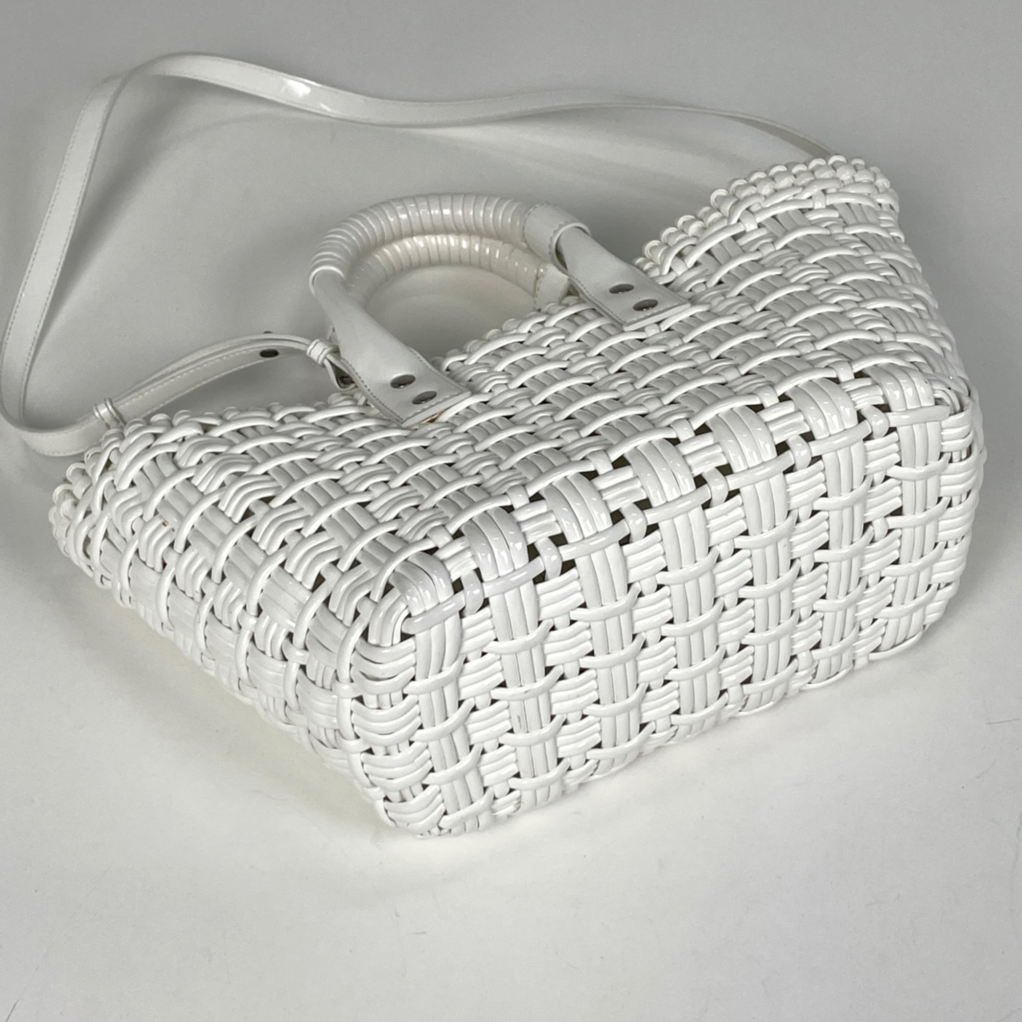Balenciaga White Patent Leather Basket Handbag (Pre-Owned)