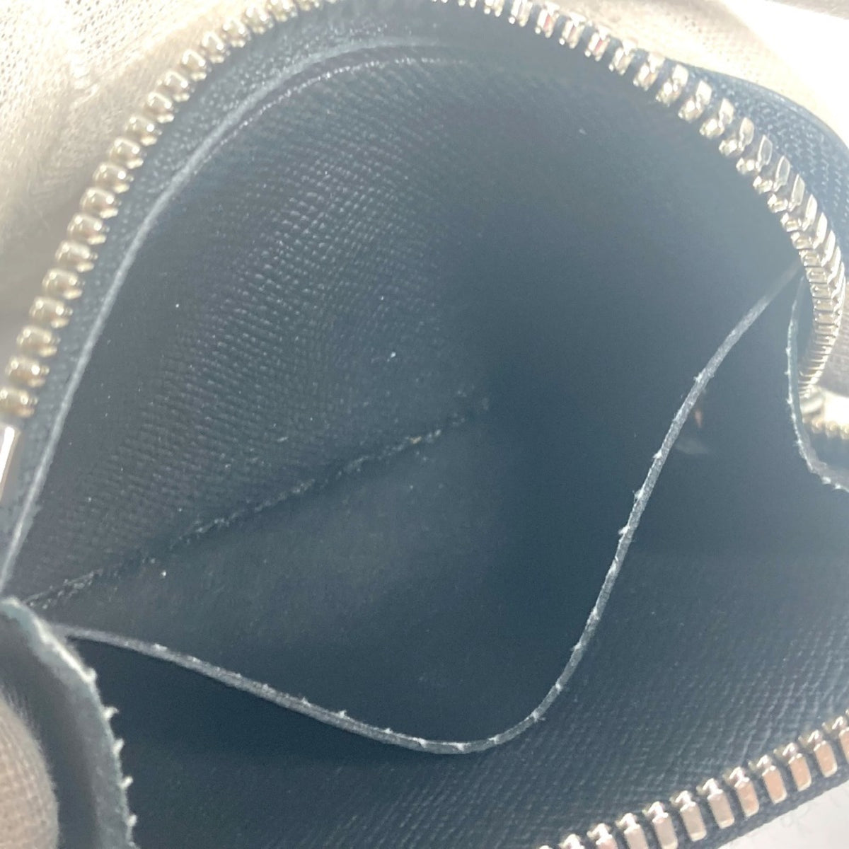 Louis Vuitton Ardoise Black Taiga Leather Coin Purse/Coin Case (Pre-Owned)