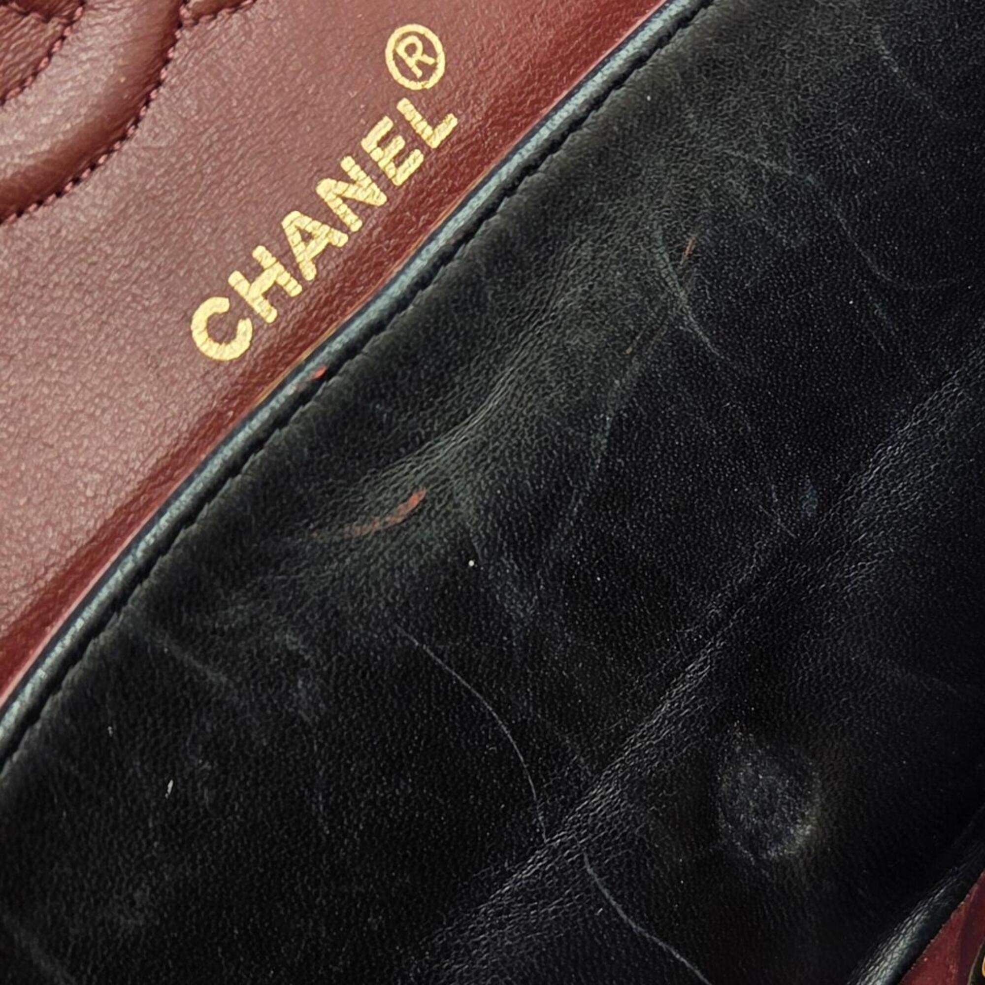 Chanel Matelasse Black Leather Shoulder Bag (Pre-Owned)