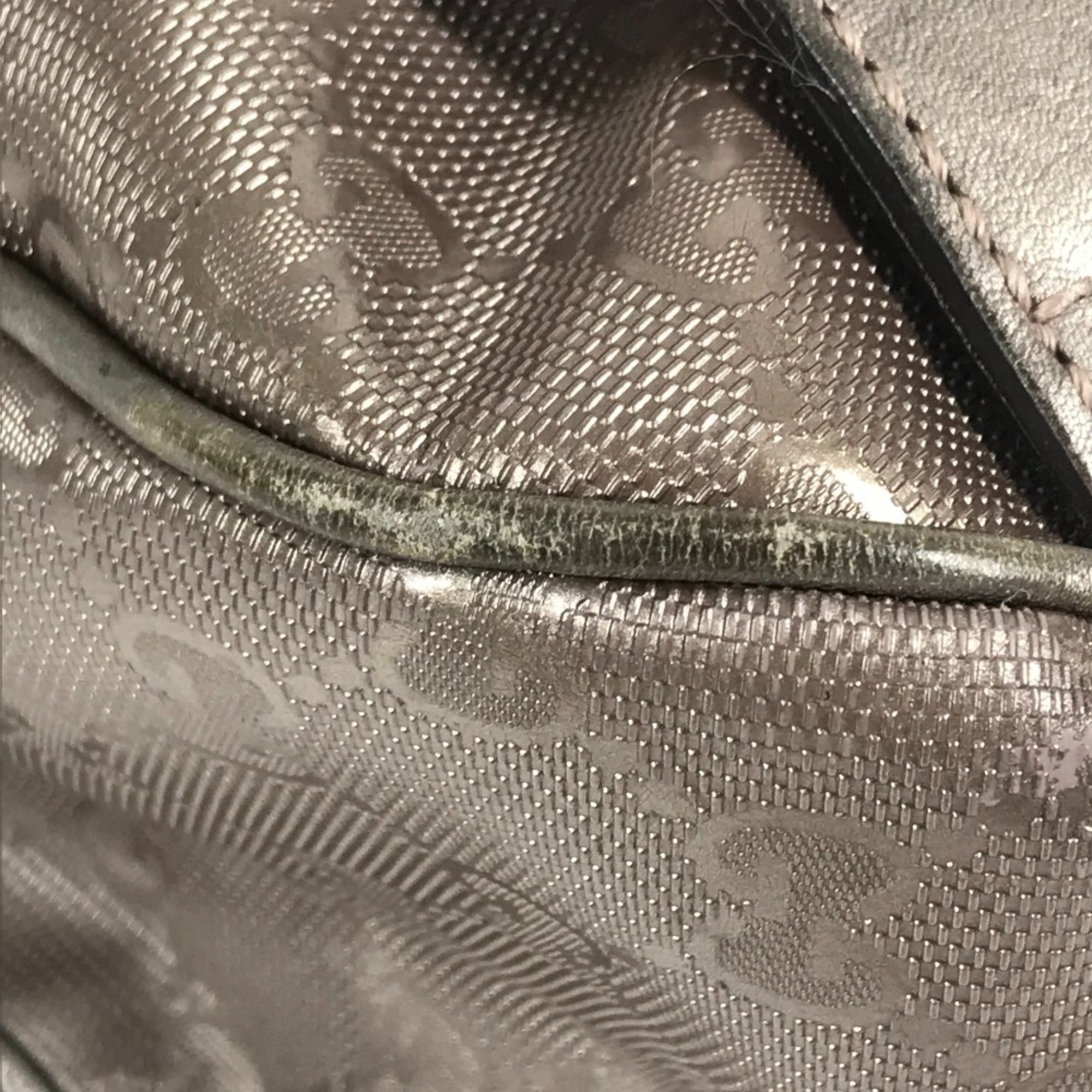 Gucci Metallic Gg Imprimé Leather Messenger Bag Shoulder Bag (Pre-Owned)