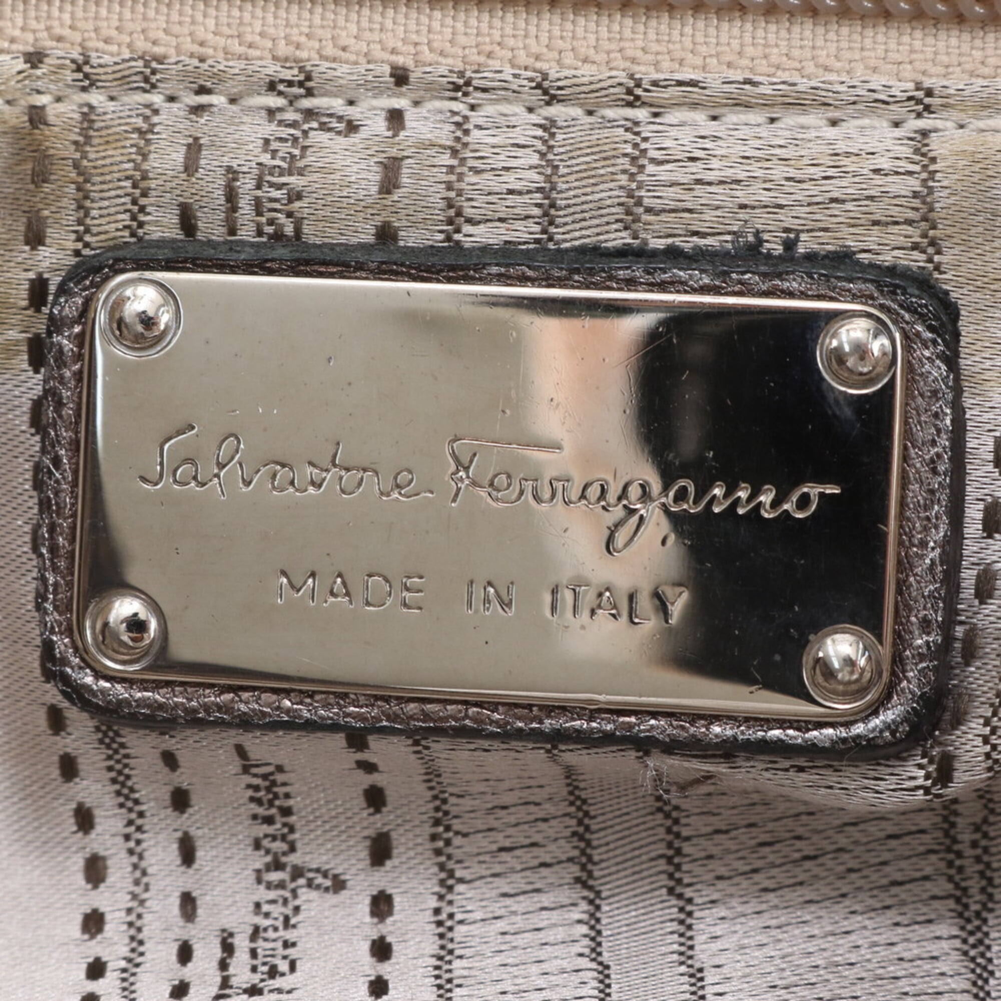 Salvatore Ferragamo Gancini Grayish Leather Handbag Shoulder Bag Tote Bag (Pre-Owned)