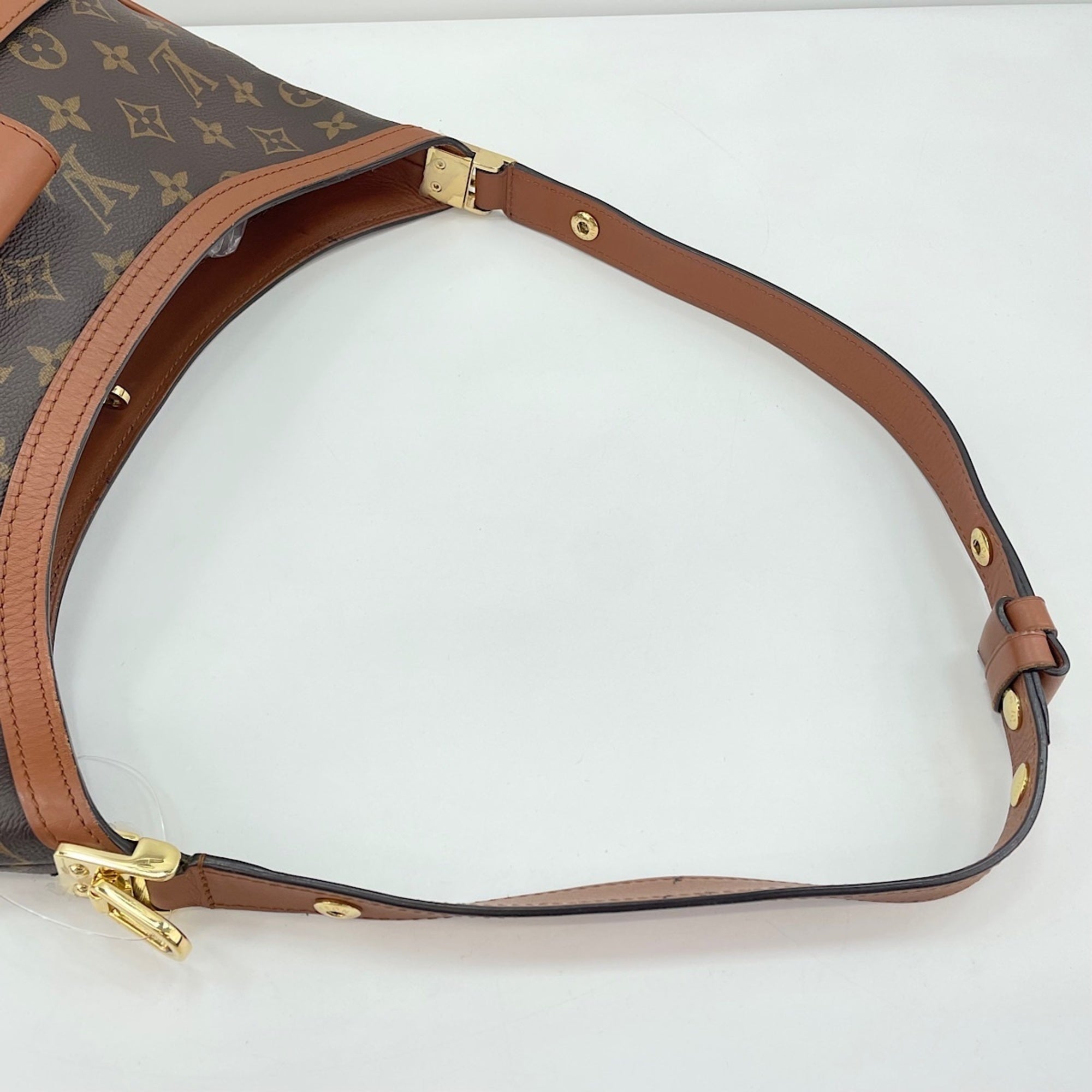 Louis Vuitton Black Shoulder Bag (Pre-Owned)
