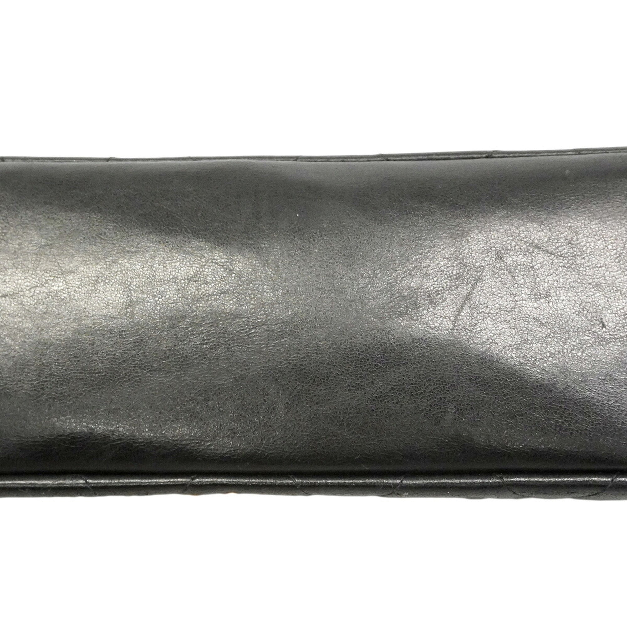 Chanel Black Leather Shoulder Bag (Pre-Owned)