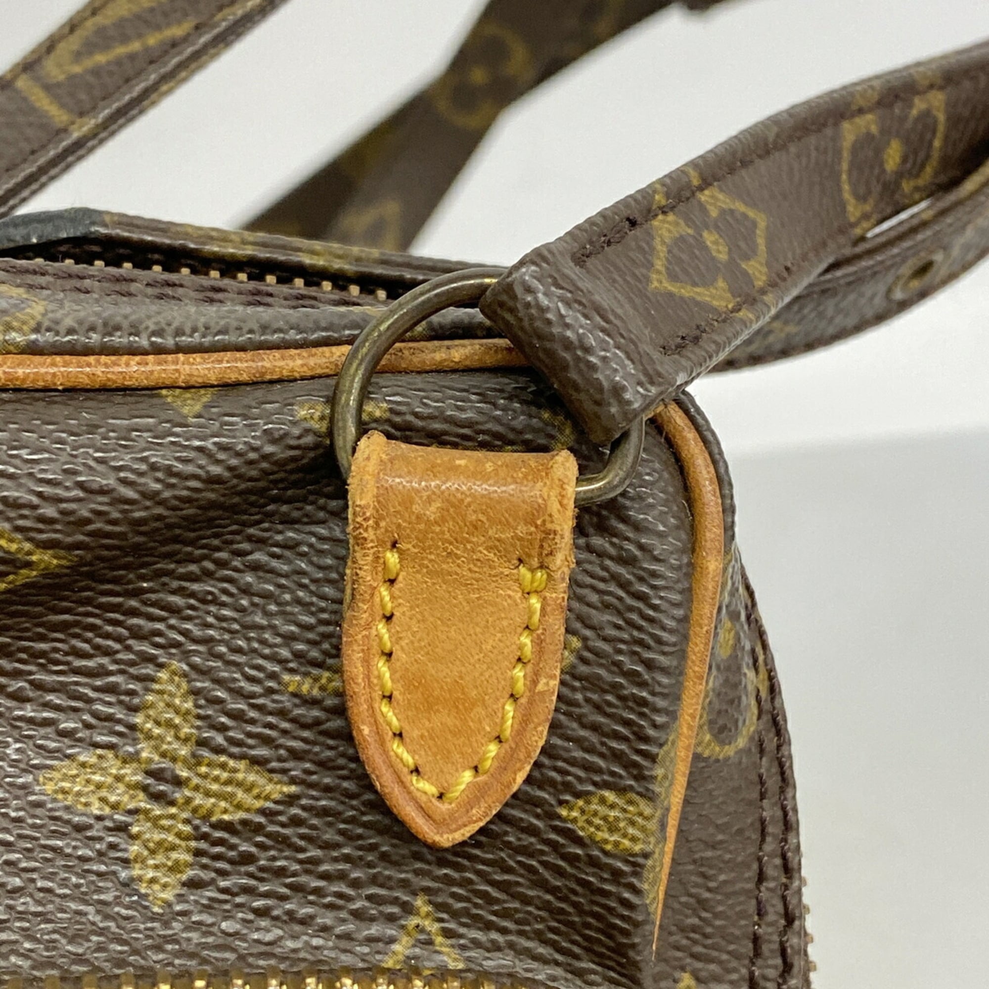 Louis Vuitton Brown Shoulder Bag (Pre-Owned)