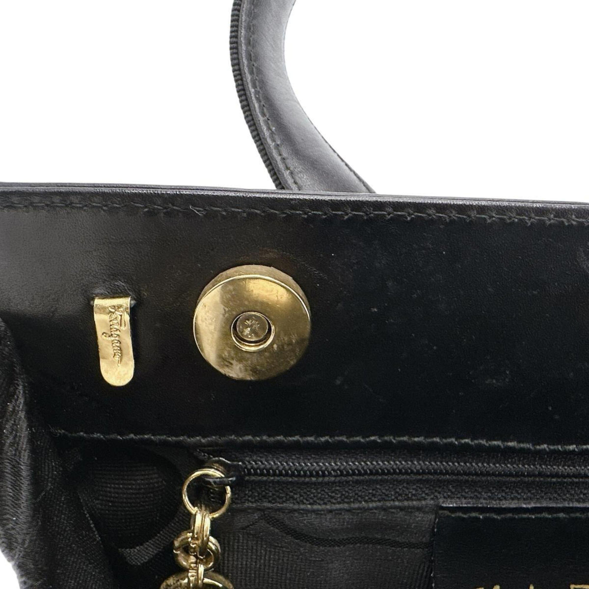 Salvatore Ferragamo Black Leather Handbag (Pre-Owned)