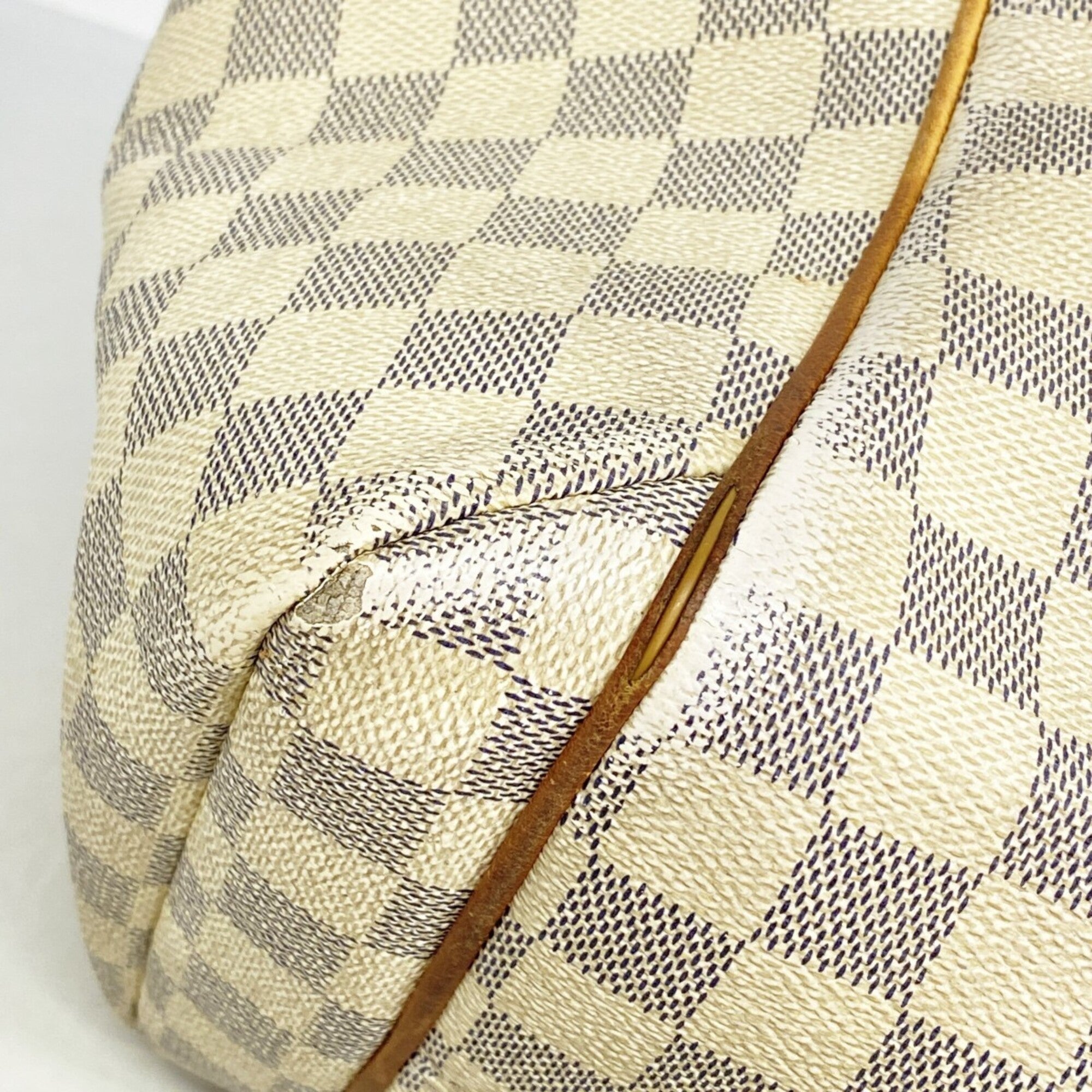 Louis Vuitton White Tote Bag (Pre-Owned)