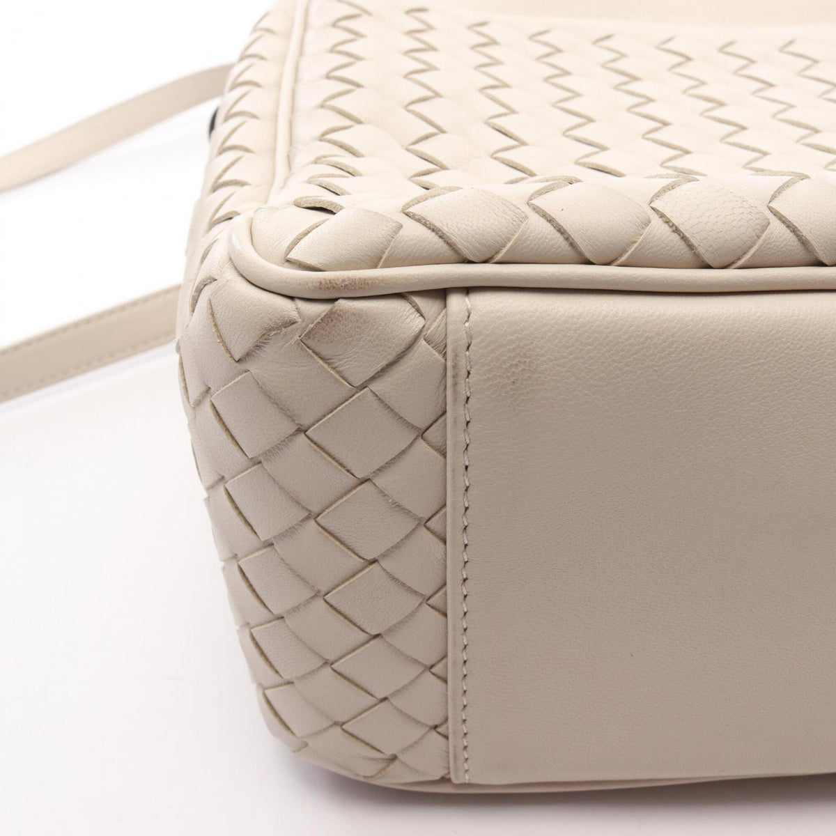 Bottega Veneta White Leather Handbag (Pre-Owned)