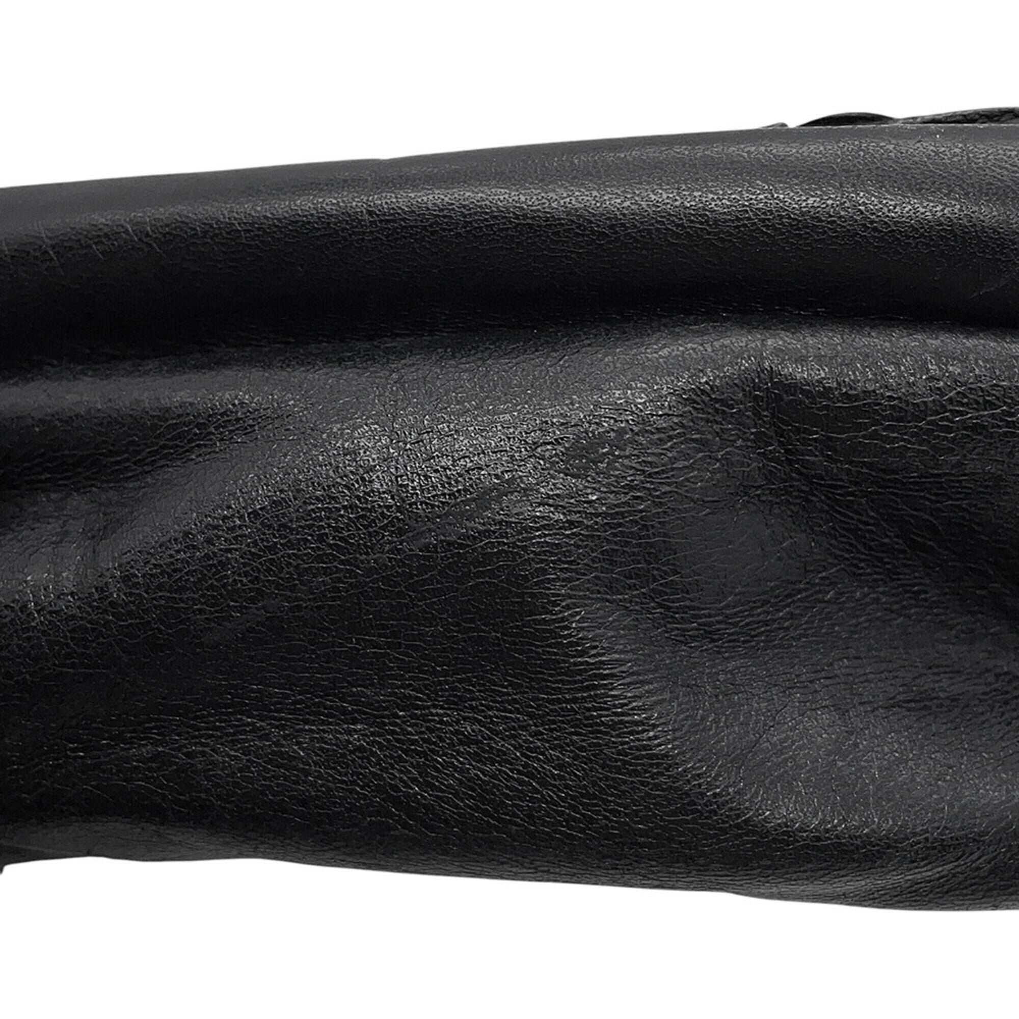 Chanel Black Leather Shoulder Bag (Pre-Owned)
