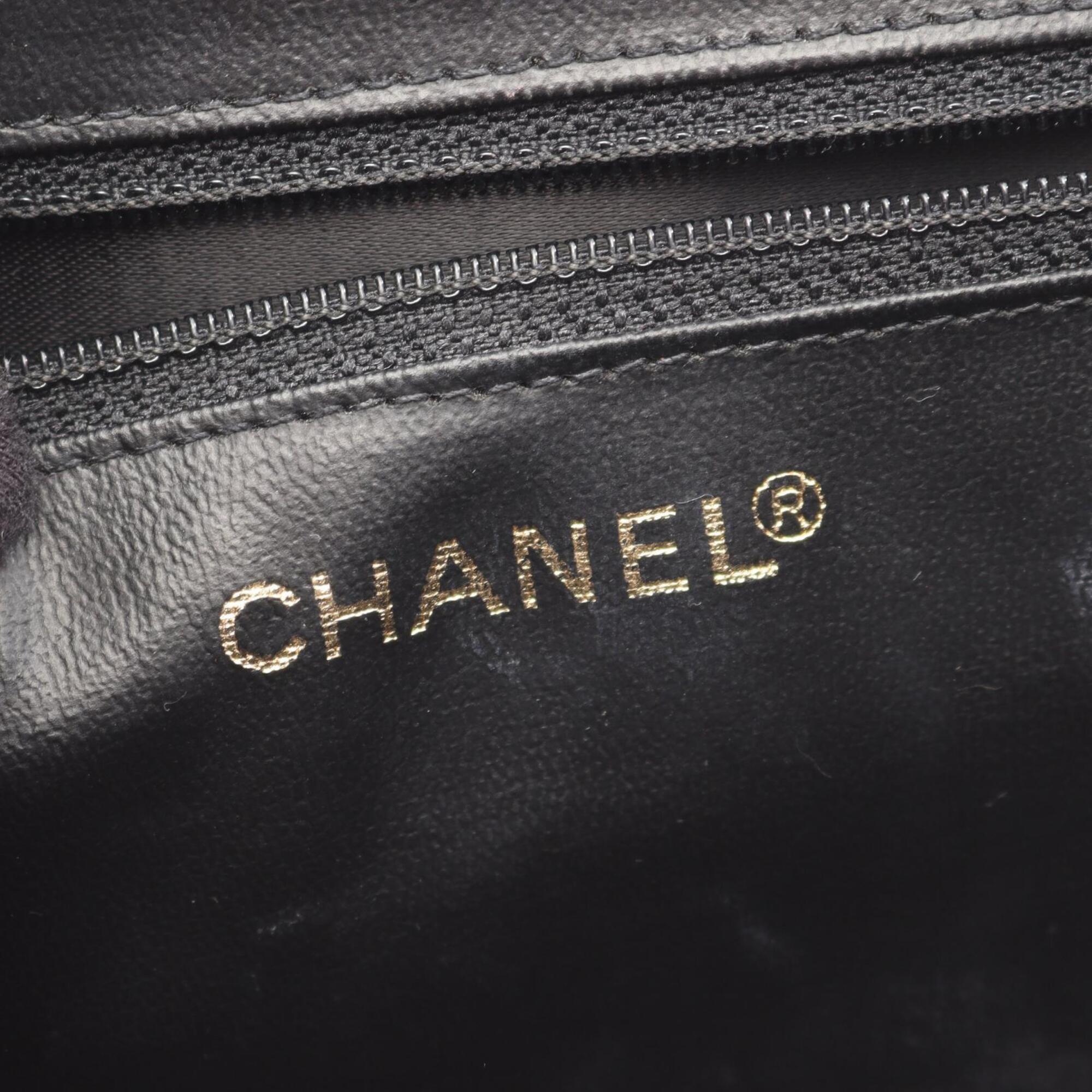 Chanel Black Grained Calfskin Handbag (Pre-Owned)