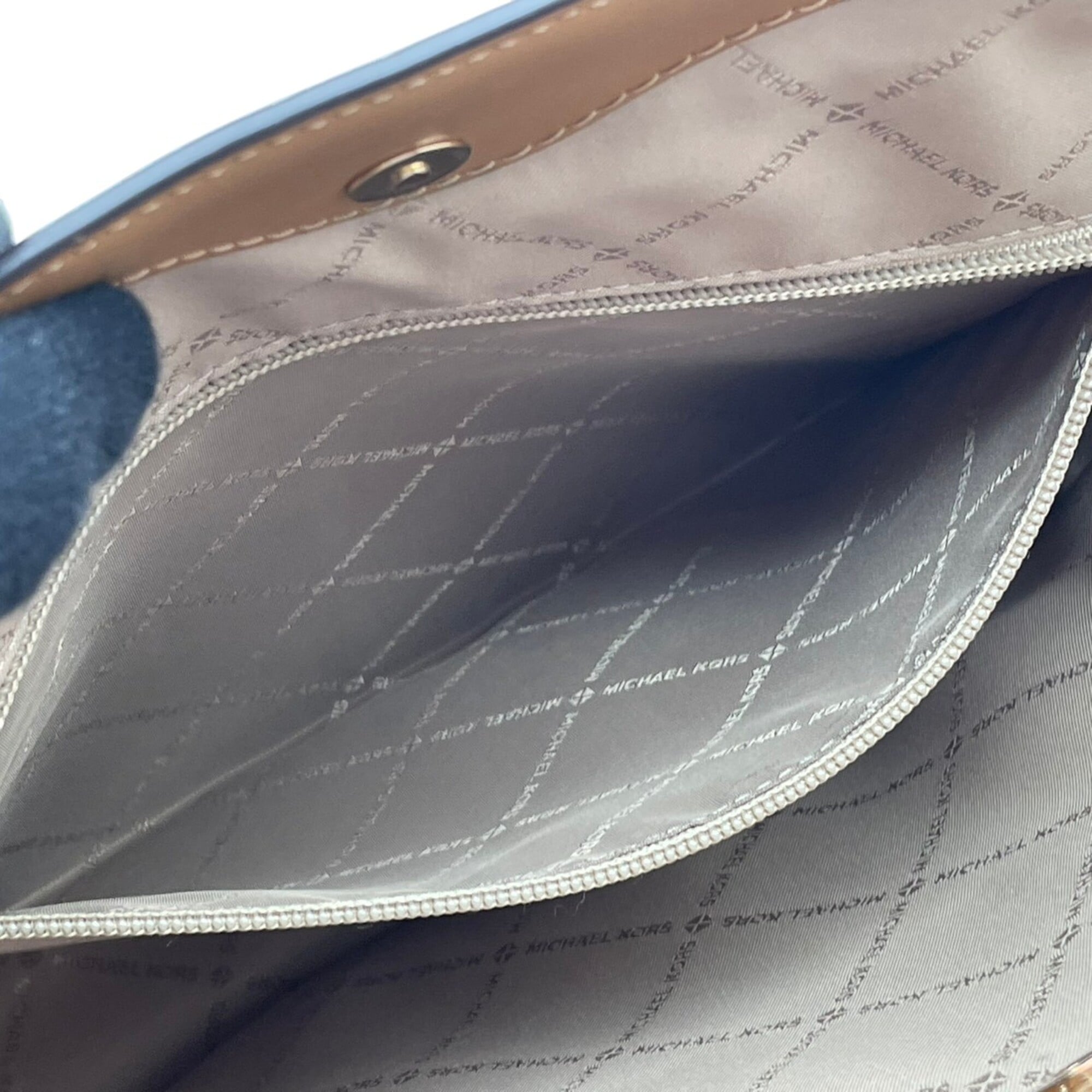Michael Kors Leather Handbag Tote Bag (Pre-Owned)