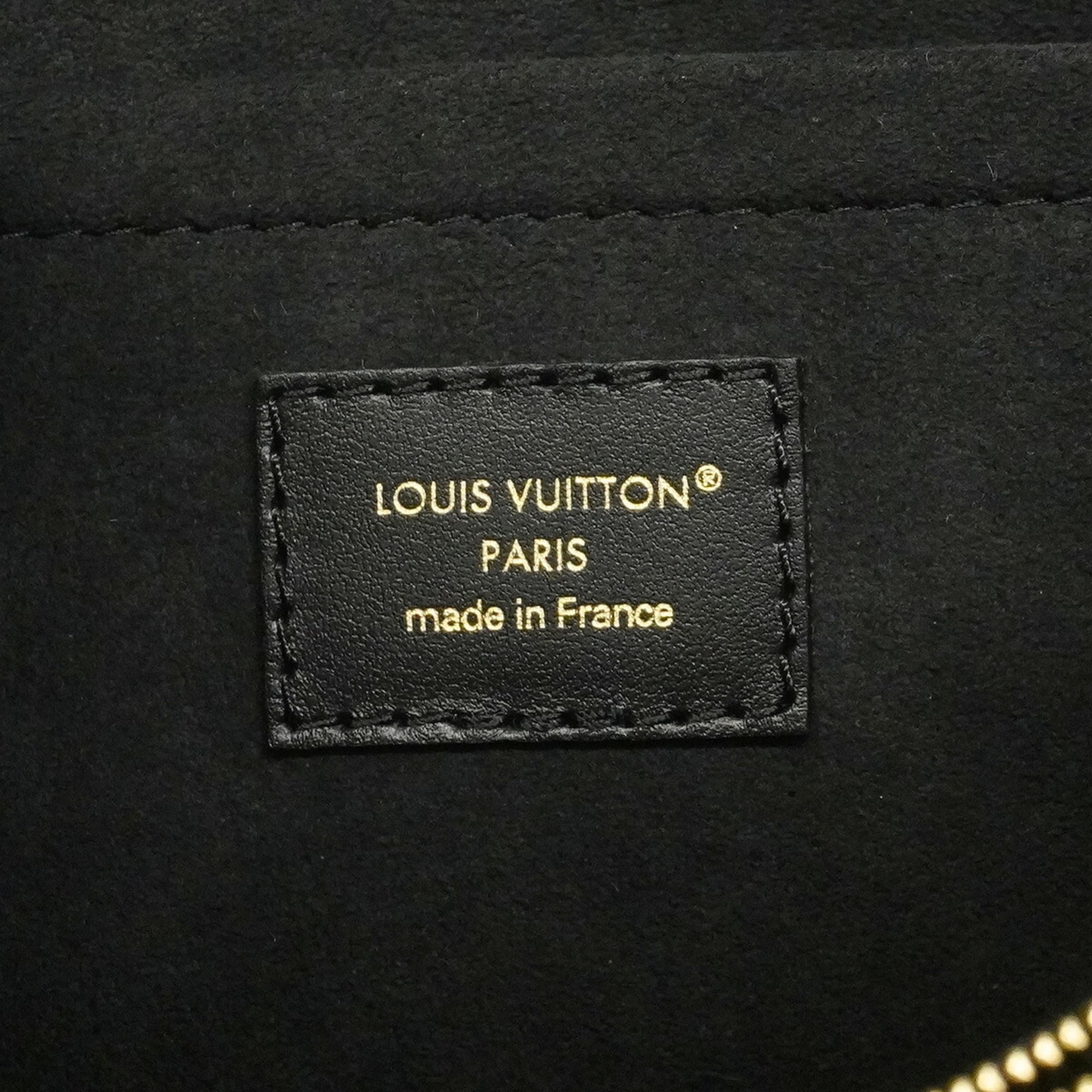 Louis Vuitton Noir Handbag (Pre-Owned)