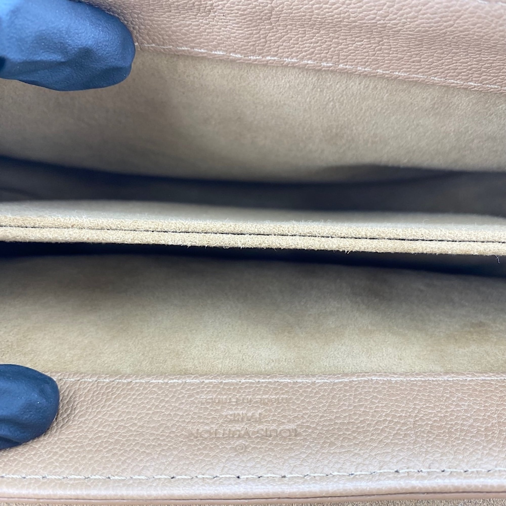 Louis Vuitton Beige Shoulder Bag (Pre-Owned)