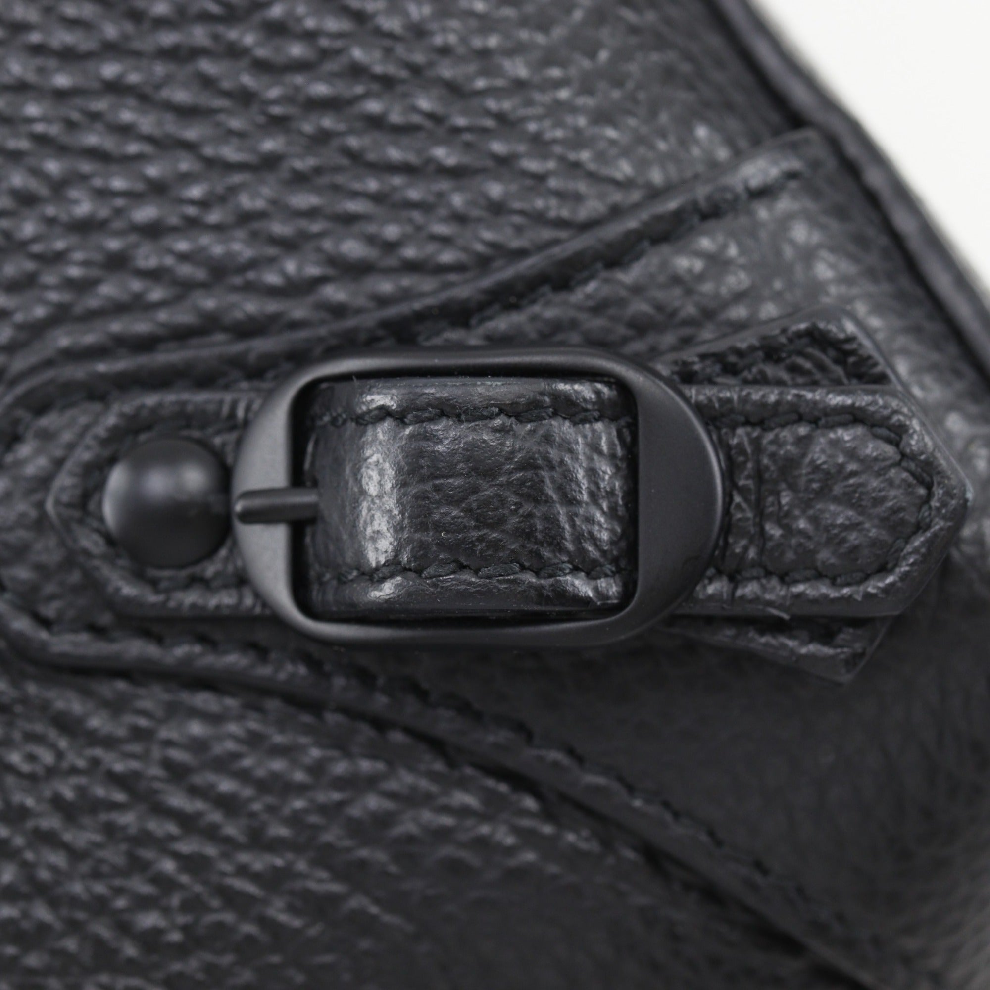 Balenciaga Black Leather Shoulder Bag (Pre-Owned)