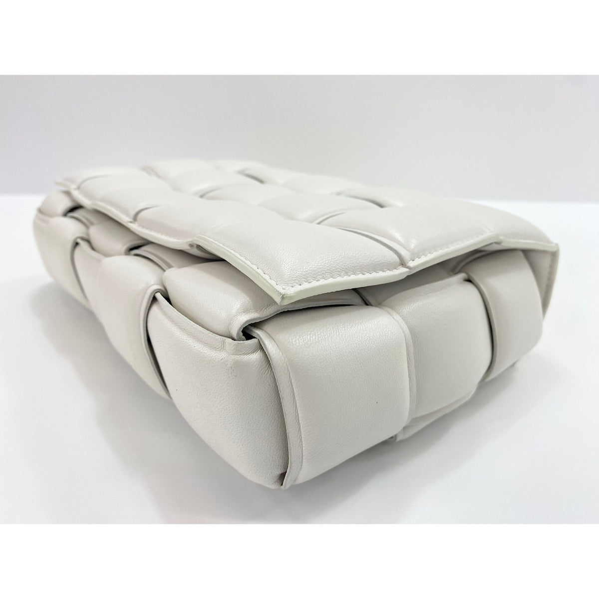Bottega Veneta White Handbag (Pre-Owned)