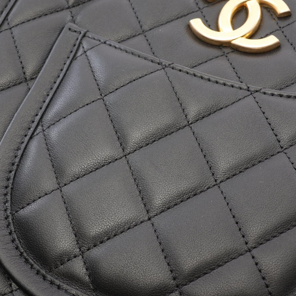 Chanel Black Leather Handbag Shoulder Bag (Pre-Owned)