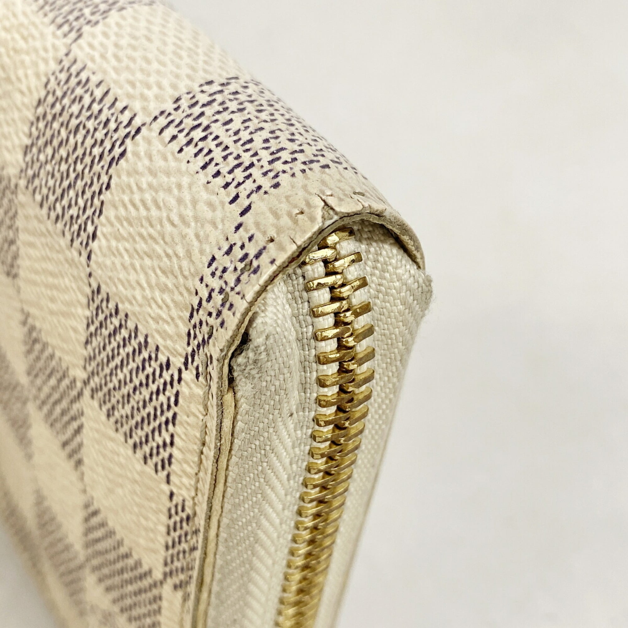 Louis Vuitton White Long Wallet (Bi-Fold) (Pre-Owned)