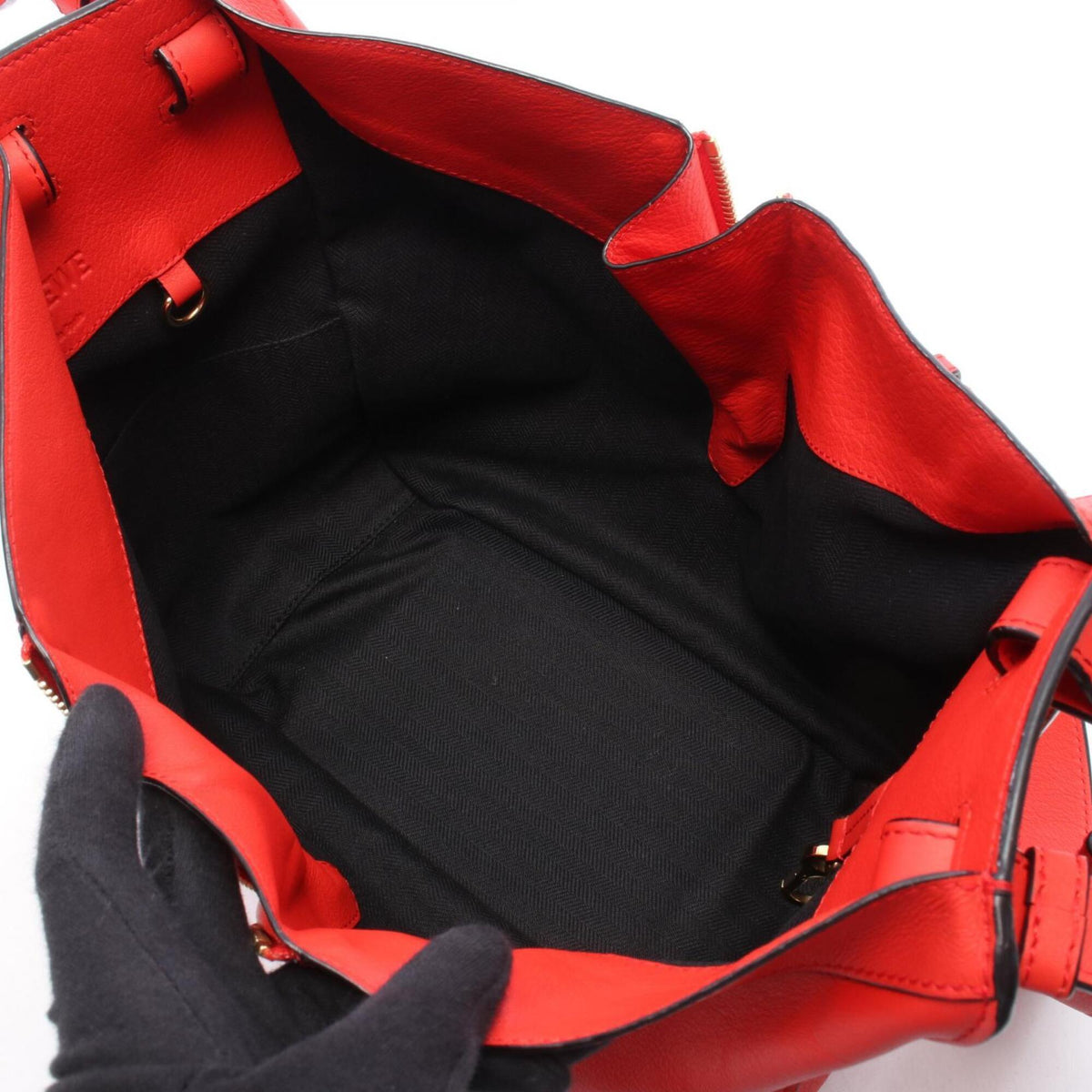 Loewe Red Color Leather Handbag (Pre-Owned)