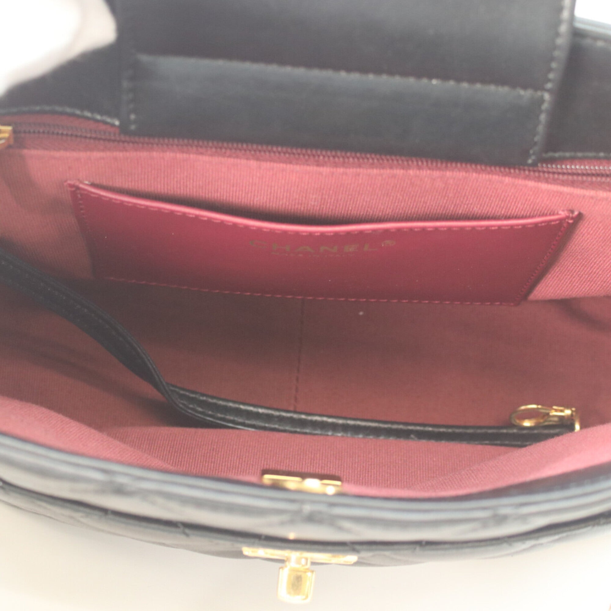 Chanel Black Leather Tote Bag (Pre-Owned)