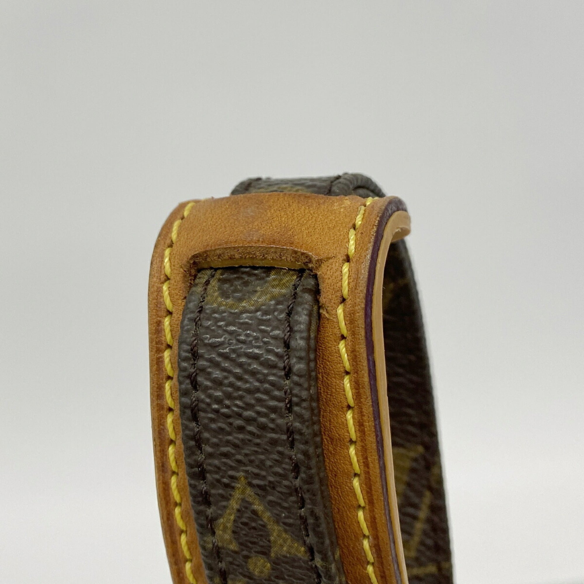 Louis Vuitton Brown Shoulder Bag (Pre-Owned)