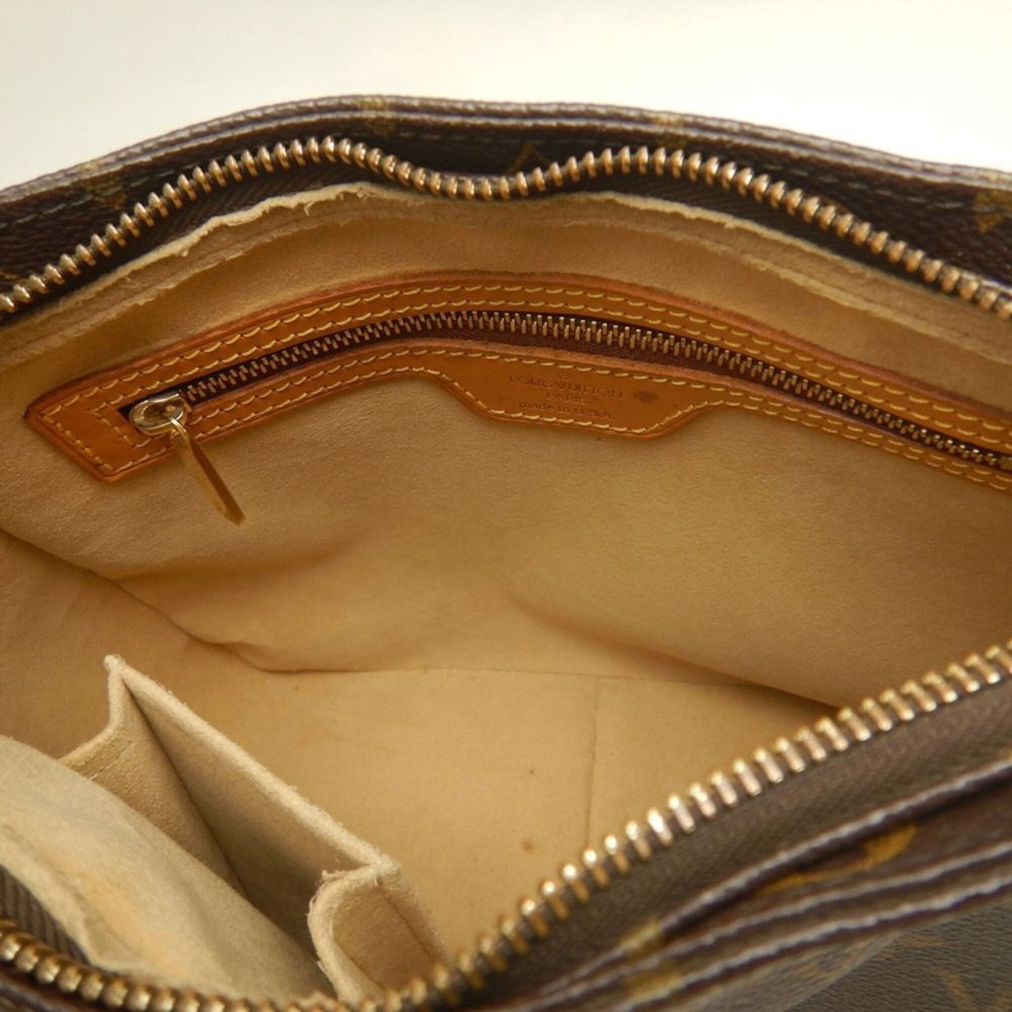 Louis Vuitton Brown Monogram Monogram Shoulder Bag (Pre-Owned)