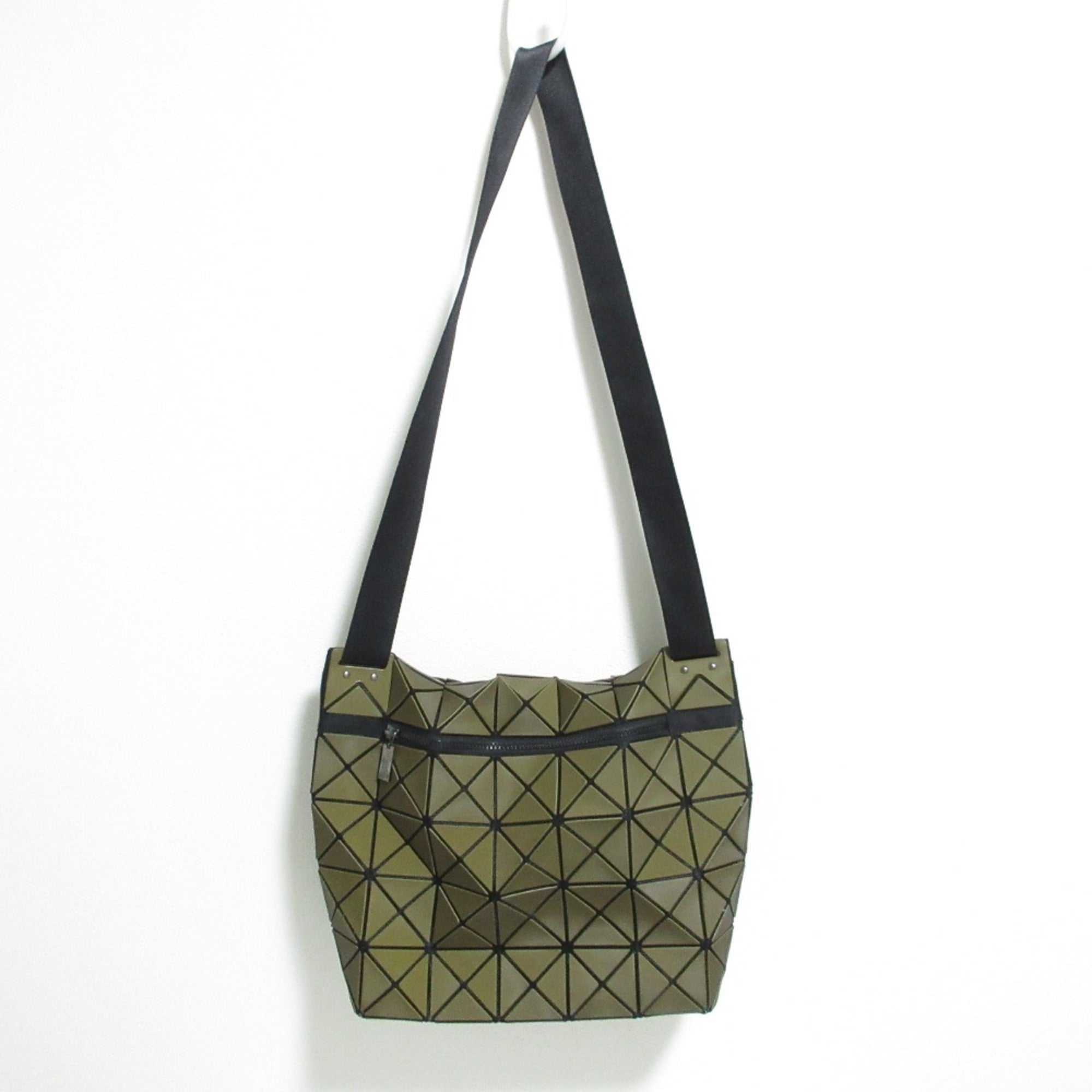 Bao Bao Issey Miyake Khaki Vinyl Polyester Nylon Brass Polyurethane Shoulder Bag (Pre-Owned)