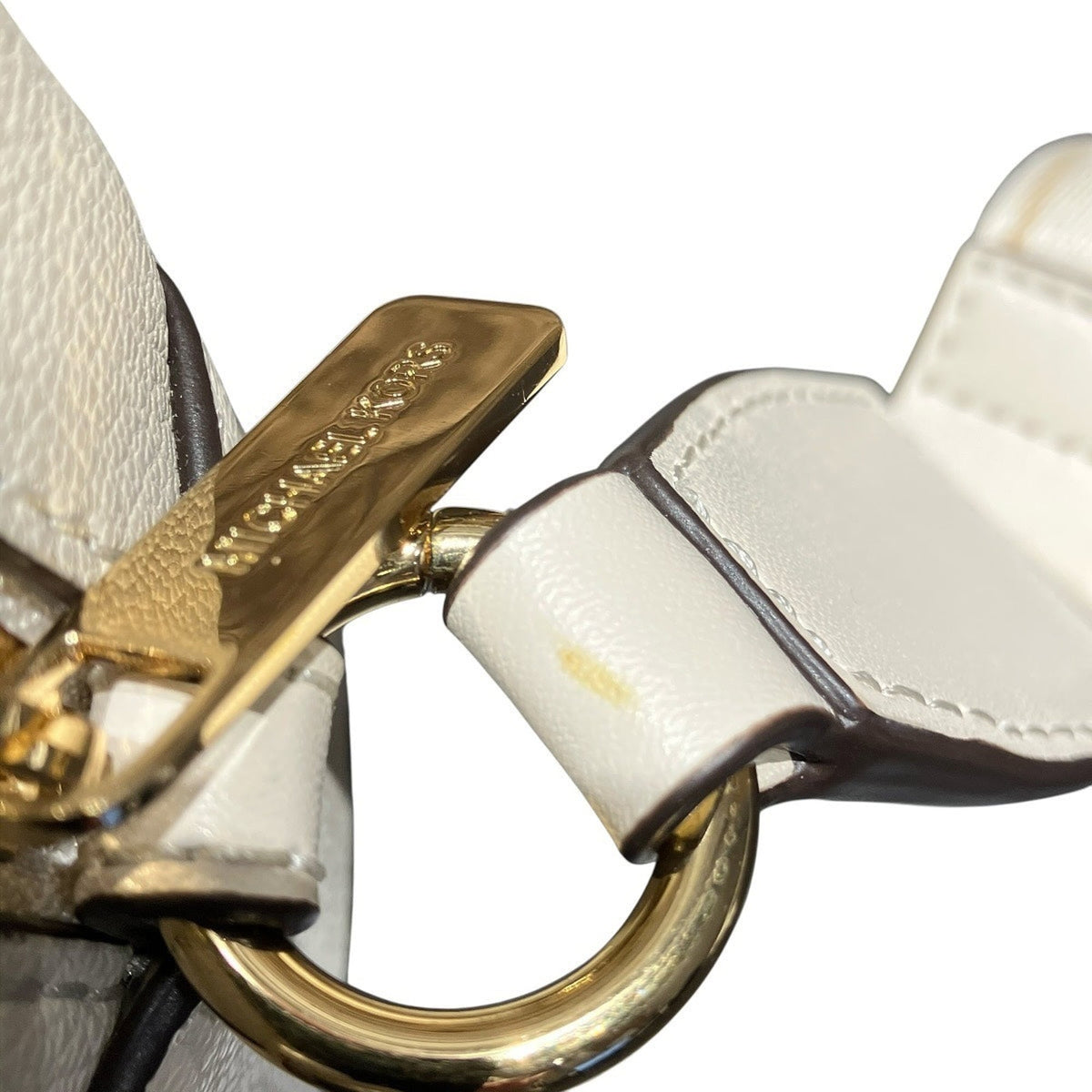 Michael Kors White Leather Pouch Shoulder Bag (Pre-Owned)