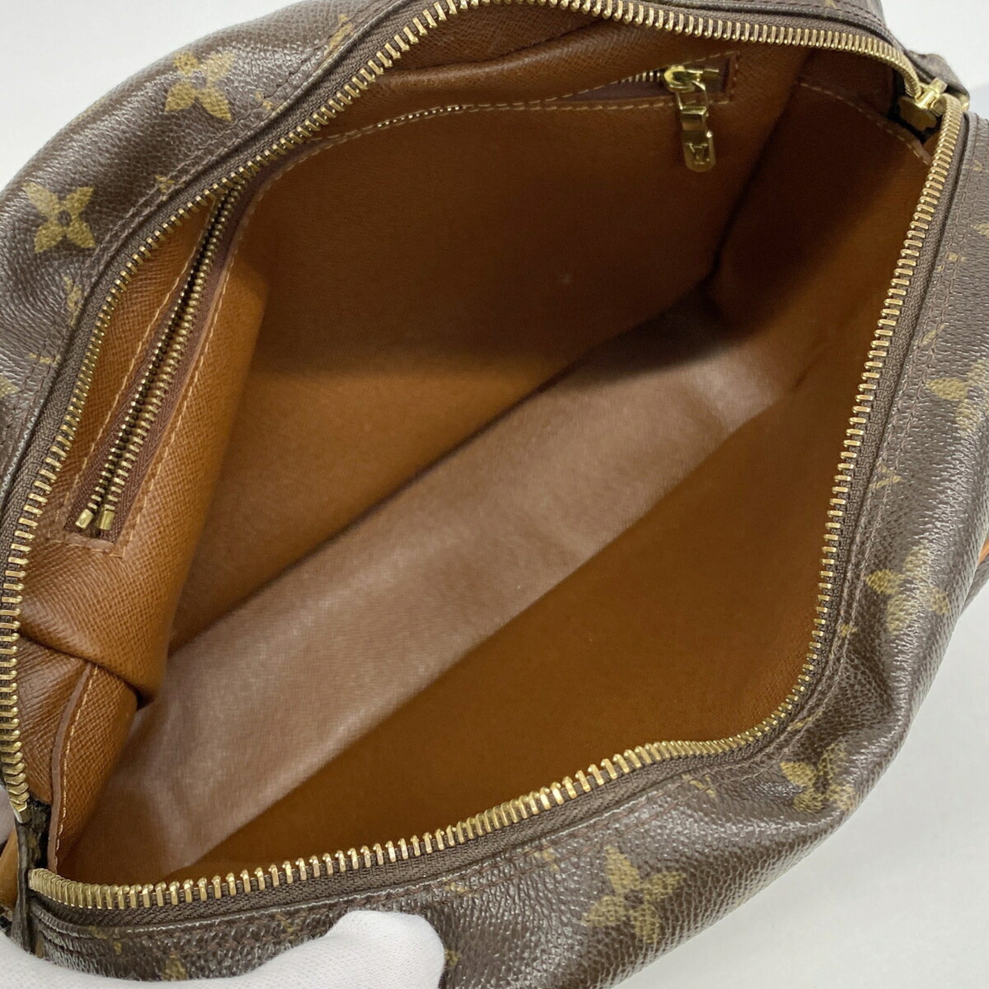 Louis Vuitton Brown Shoulder Bag (Pre-Owned)