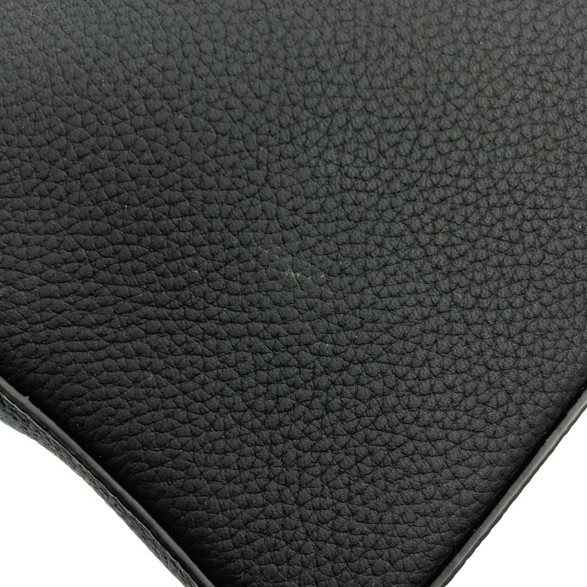 Louis Vuitton Black Leather Shoulder Bag (Pre-Owned)