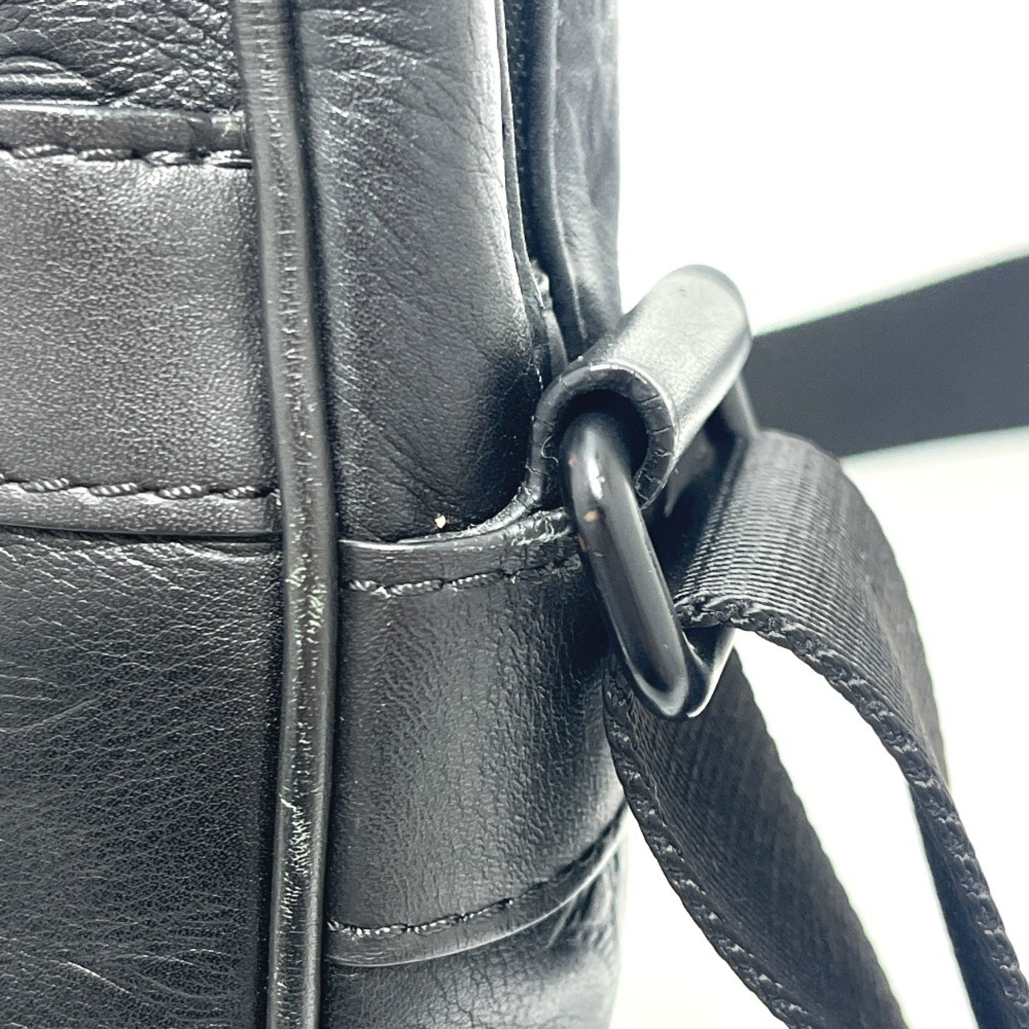 Louis Vuitton Black Leather Handbag Pochette Shoulder Bag (Pre-Owned)