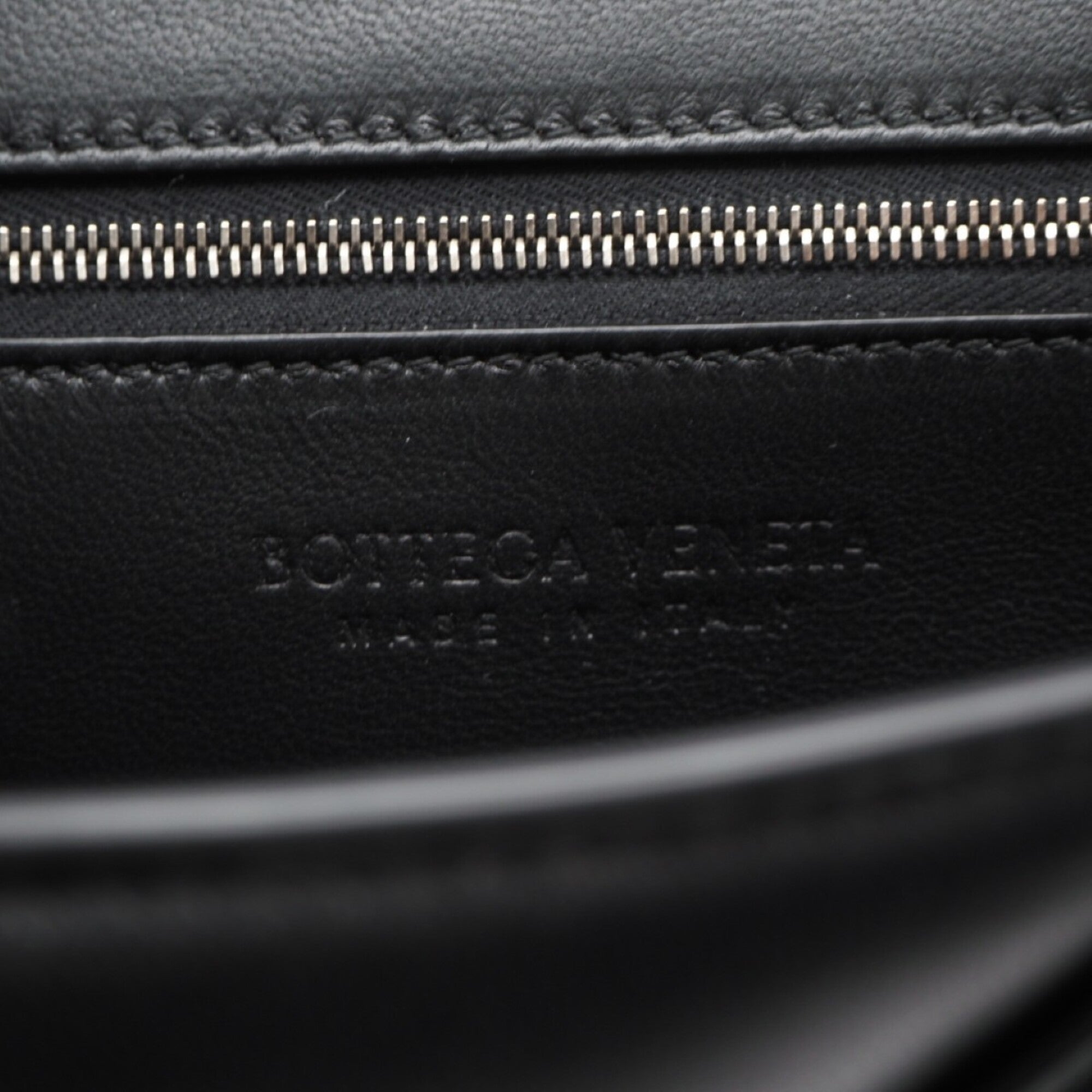 Bottega Veneta Black Leather Shoulder Bag (Pre-Owned)